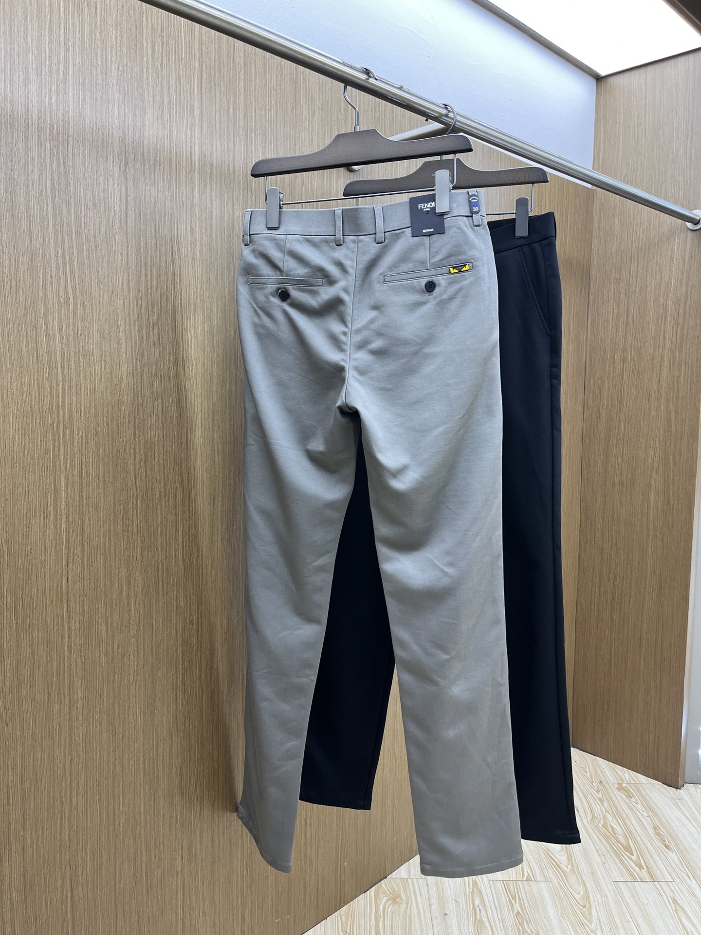 秋冬 FD 🔥🔥ss秋冬新品，官网同步有售，男士高端商务休闲西裤，高端进口面料，带弹力，后面采用硅胶字母