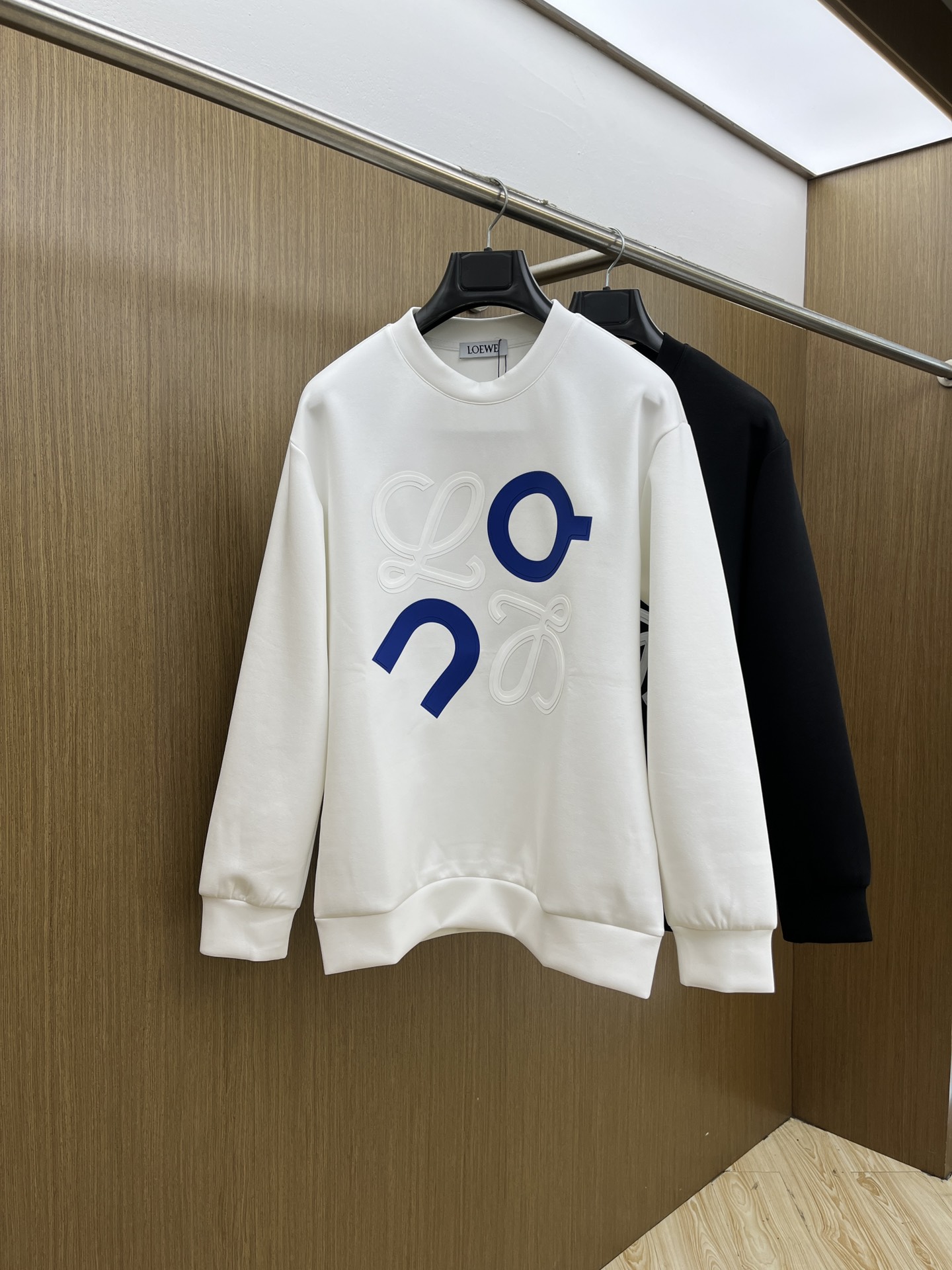 NO:525654,Autumn and Winter Loe FW autumn and Winter new printed round neck terry sweatshirts with high-end brand fabric 380 grams terry high gram weight Exclusive customized customer supply High-end quality same style for men and women Official website details Brand logo design Complete three standards Differentiate market currency fyl random comparison Size XS-L Order to report height and weight, loewe, hoodie, sweatshirts, alexander wang19860909秋冬 Loe FW秋冬新款印花圆领毛圈卫衣 采用高端大牌面料380克毛圈高克重 独家定制客供 品质高端 男女同款 官网细节 品牌logo设计 三标齐全 区别市场通货 fyl随意对比 尺码XS-L 下单报身高体重,,loewe,hoodie,sweatshirts,alexander wang,Men's clothing