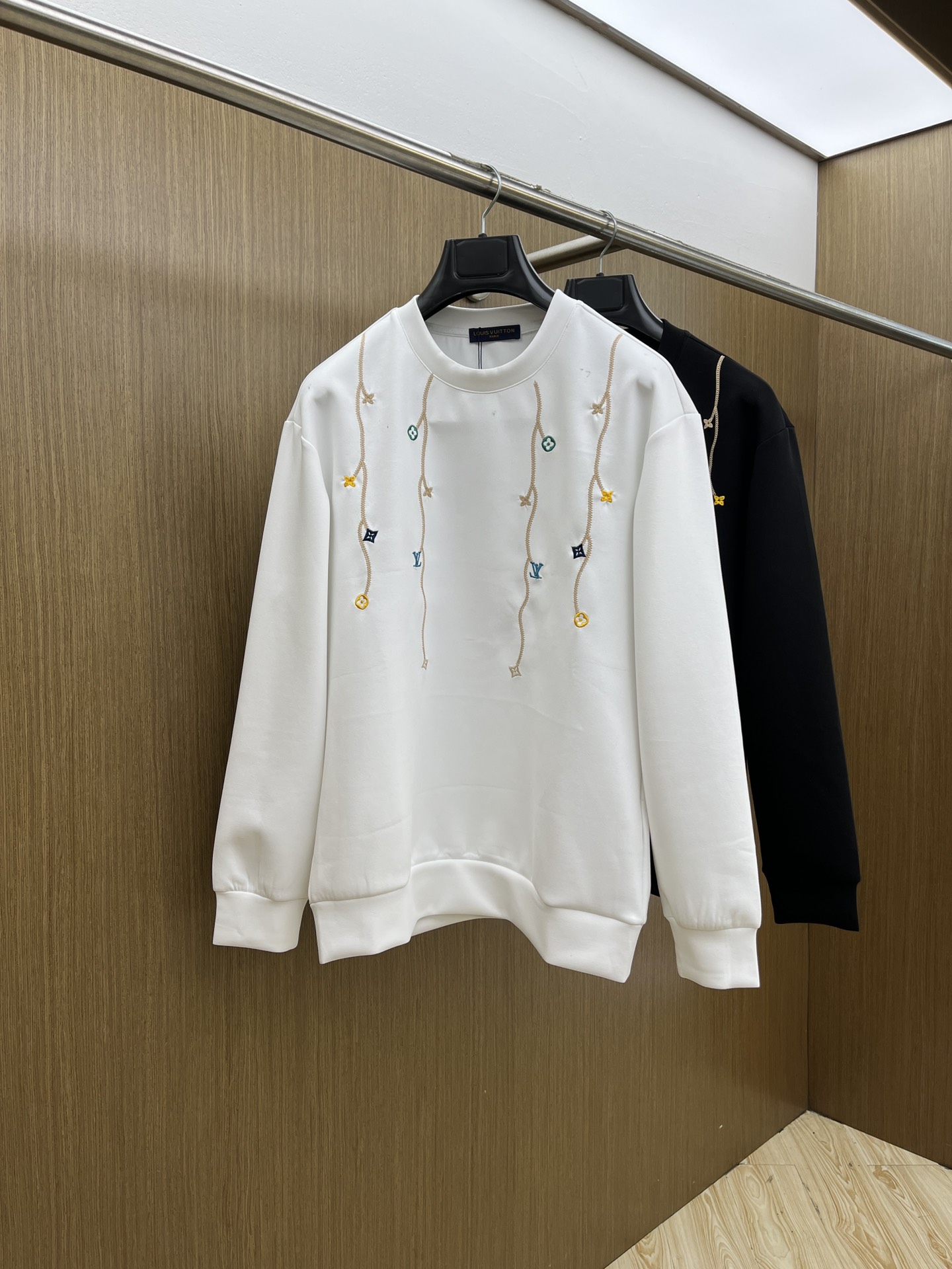 NO:525657,Autumn and Winter LV FW autumn and Winter new printed round neck terry sweatshirts are made of high-end brand fabric 380 grams terry high gram weight Exclusive customized customer supply High-end quality same style for men and women Official website details Brand logo design Complete three standards Differentiate market currency fyl random comparison Size XS-L Order to report height and weight, louis vuitton, hoodie, sweatshirts, alexander wang19860909秋冬 LV FW秋冬新款印花圆领毛圈卫衣 采用高端大牌面料380克毛圈高克重 独家定制客供 品质高端 男女同款 官网细节 品牌logo设计 三标齐全 区别市场通货 fyl随意对比 尺码XS-L 下单报身高体重,,louis vuitton,hoodie,sweatshirts,alexander wang,Men's clothing