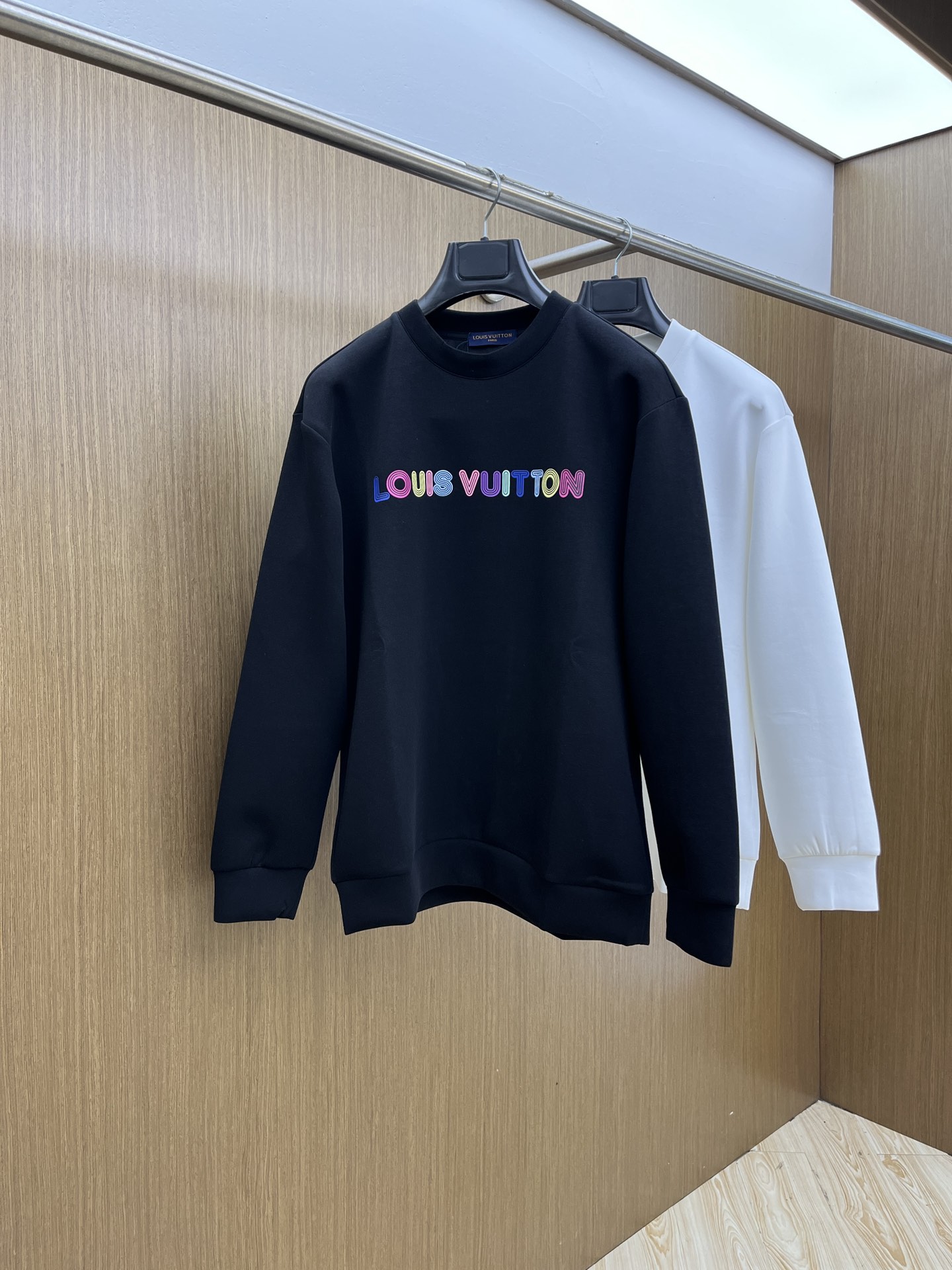 NO:525669,Autumn and Winter LV FW autumn and Winter new printed round neck terry sweatshirts are made of high-end brand fabric 380 grams terry high gram weight Exclusive customized customer supply High-end quality same style for men and women Official website details Brand logo design Complete three standards Differentiate market currency fyl random comparison Size XS-L Order to report height and weight, louis vuitton, hoodie, sweatshirts, alexander wang19860909秋冬 LV FW秋冬新款印花圆领毛圈卫衣 采用高端大牌面料380克毛圈高克重 独家定制客供 品质高端 男女同款 官网细节 品牌logo设计 三标齐全 区别市场通货 fyl随意对比 尺码XS-L 下单报身高体重,,louis vuitton,hoodie,sweatshirts,alexander wang,Men's clothing