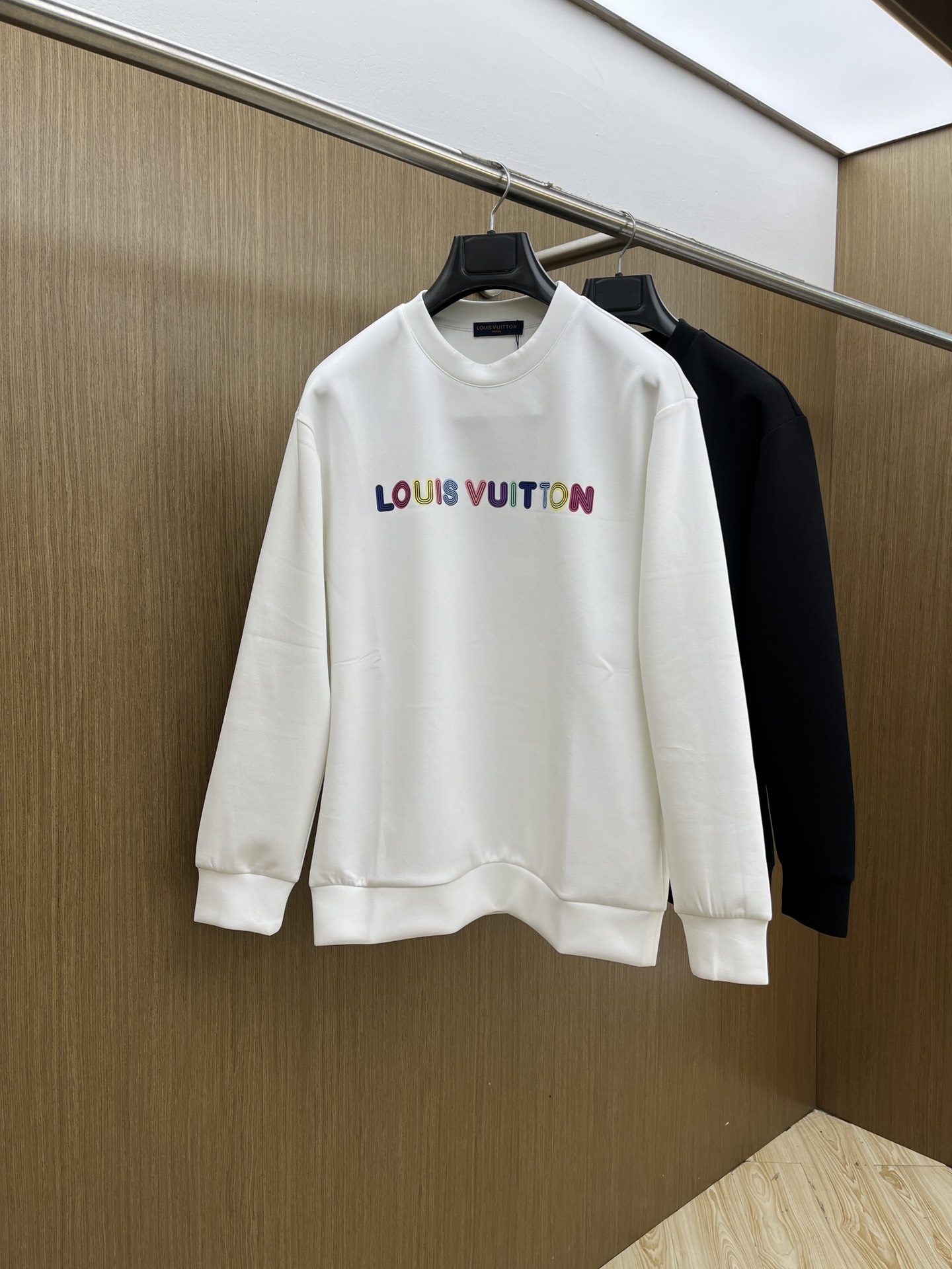 NO:525671,Autumn and Winter Lv FW autumn and Winter new printed round neck terry sweatshirts are made of high-end brand fabric 380 grams terry high gram weight Exclusive customized customer supply High-end quality same style for men and women Official website details Brand logo design Complete three standards Differentiate market currency fyl random comparison Size XS-L Order to report height and weight, louis vuitton, hoodie, sweatshirts, alexander wang19860909秋冬 Lv FW秋冬新款印花圆领毛圈卫衣 采用高端大牌面料380克毛圈高克重 独家定制客供 品质高端 男女同款 官网细节 品牌logo设计 三标齐全 区别市场通货 fyl随意对比 尺码XS-L 下单报身高体重,,louis vuitton,hoodie,sweatshirts,alexander wang,Men's clothing