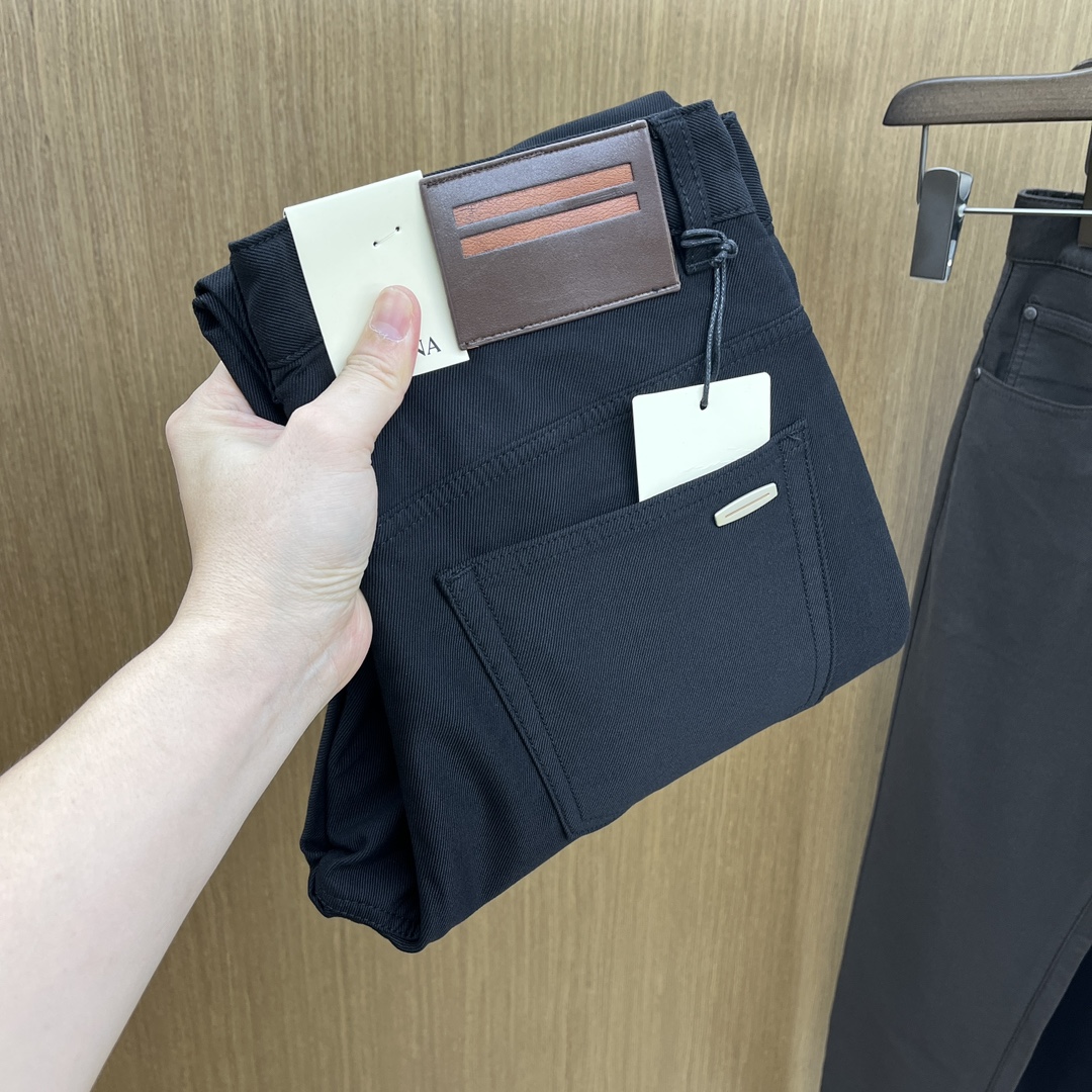 NO:526810,Autumn and Winter ZZ1955ss autumn and winter new products, available on the official website simultaneously, men's high-end business casual trousers, high-end imported fabric, with elasticity, silicone letter pressing on the back, five combinations, namely classic and fashionable, combined tailor, unrestrained upper body effect, comfortable and breathable fax number 30-3837,,alexander wang19860909秋冬 ZZ1955ss秋冬新品,官网同步有售,男士高端商务休闲西裤,高端进口面料,带弹力,后面采用硅胶字母压胶,五搭配,即经典又时尚,合体裁缝,上身效果无约束感 ,舒适透气fax 码数30-3837,,alexander wang,Men's clothing