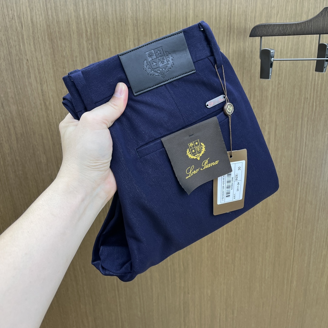 NO:526816,Autumn and Winter Lss autumn and winter new products, available on the official website simultaneously, men's high-end business casual trousers, high-end imported fabric, elastic, silicone letter pressing on the back, five combinations, namely classic and fashionable, combined tailor, unrestrained upper body effect, comfortable and breathable fax number 30-3837,,loro piano,alexander wang19860909秋冬 Lss秋冬新品,官网同步有售,男士高端商务休闲西裤,高端进口面料,带弹力,后面采用硅胶字母压胶,五搭配,即经典又时尚,合体裁缝,上身效果无约束感 ,舒适透气fax 码数30-3837,,loro piana,alexander wang,Men's clothing