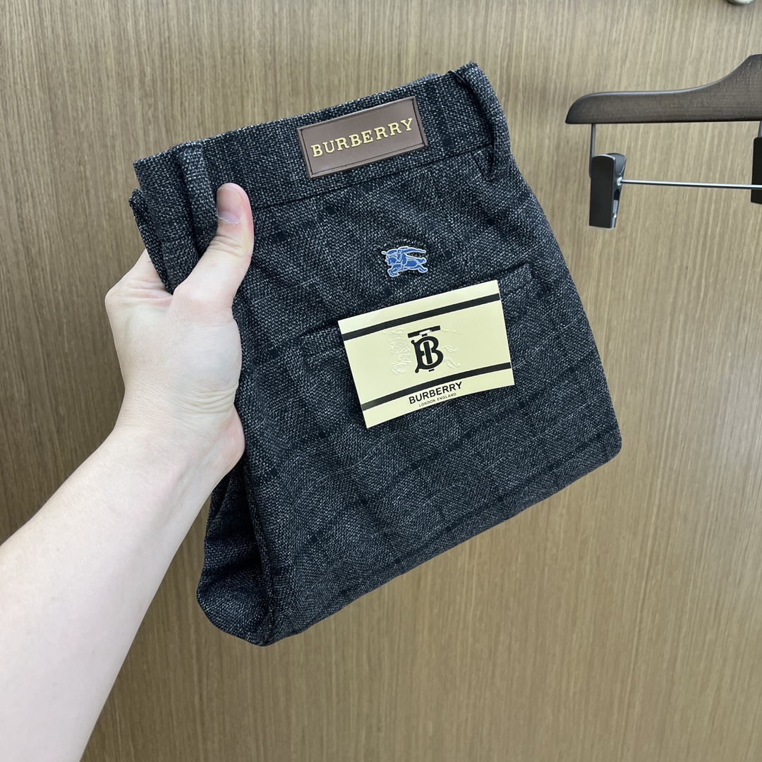 NO:526818,Autumn and Winter BBR 1955ss Autumn and Winter new products, available on the official website simultaneously, men's high-end business casual trousers, high-end imported fabric, with elasticity, silicone letter pressing on the back, five combinations, namely classic and fashionable, combined tailor, unrestrained upper body effect, comfortable and breathable fax number 30-3837,,alexander wang19860909秋冬 BBR 1955ss秋冬新品,官网同步有售,男士高端商务休闲西裤,高端进口面料,带弹力,后面采用硅胶字母压胶,五搭配,即经典又时尚,合体裁缝,上身效果无约束感 ,舒适透气fax 码数30-3837,,alexander wang,Men's clothing