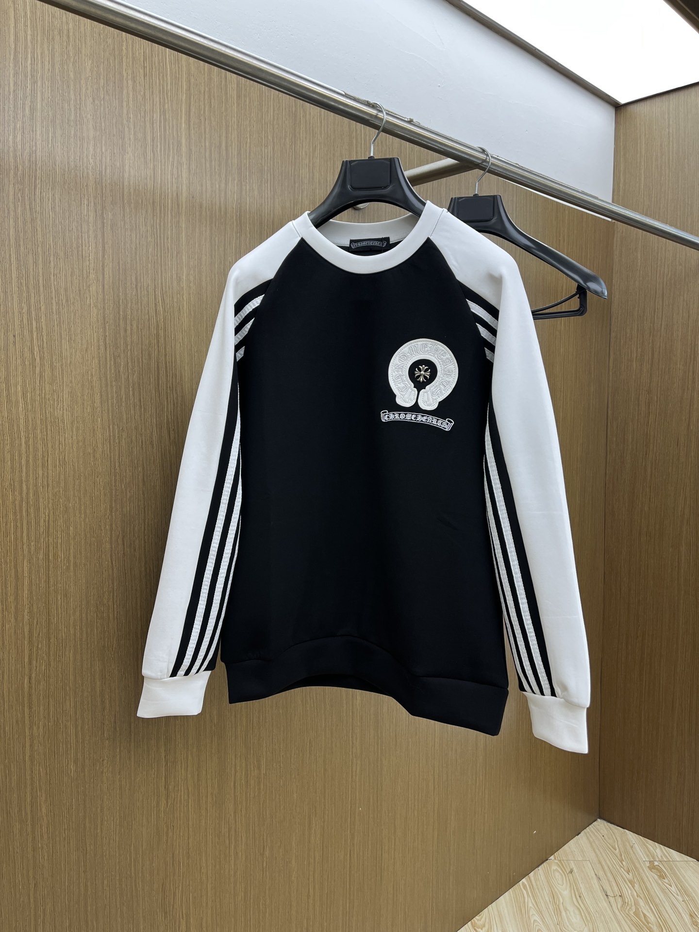 NO:526806,Autumn and Winter CH FW autumn and Winter new printed round neck terry sweatshirts are made of high-end brand fabric 380 grams terry high gram weight Exclusive customized customer supply High-end quality same style for men and women Official website details Brand logo design Complete three standards Differentiate market currency fyl random comparison Size XS-L Order to report height and weight, hoodie, sweatshirts, alexander wang19860909秋冬 CH FW秋冬新款印花圆领毛圈卫衣 采用高端大牌面料380克毛圈高克重 独家定制客供 品质高端 男女同款 官网细节 品牌logo设计 三标齐全 区别市场通货 fyl随意对比 尺码XS-L 下单报身高体重,,hoodie,sweatshirts,alexander wang,Men's clothing