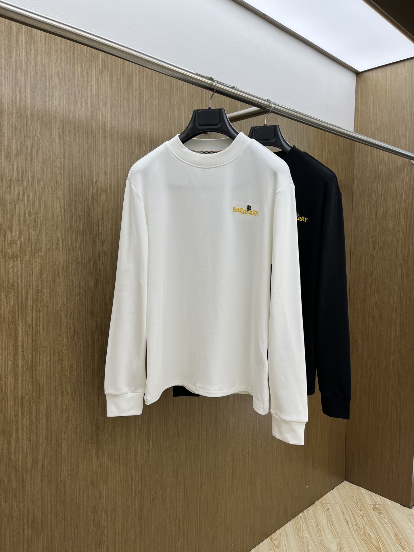 秋冬 BBR 25ss秋季【新品】新款贸易订单圆领长袖网红款！上身舒适透气，不僵硬，整体有着丰富的立体感