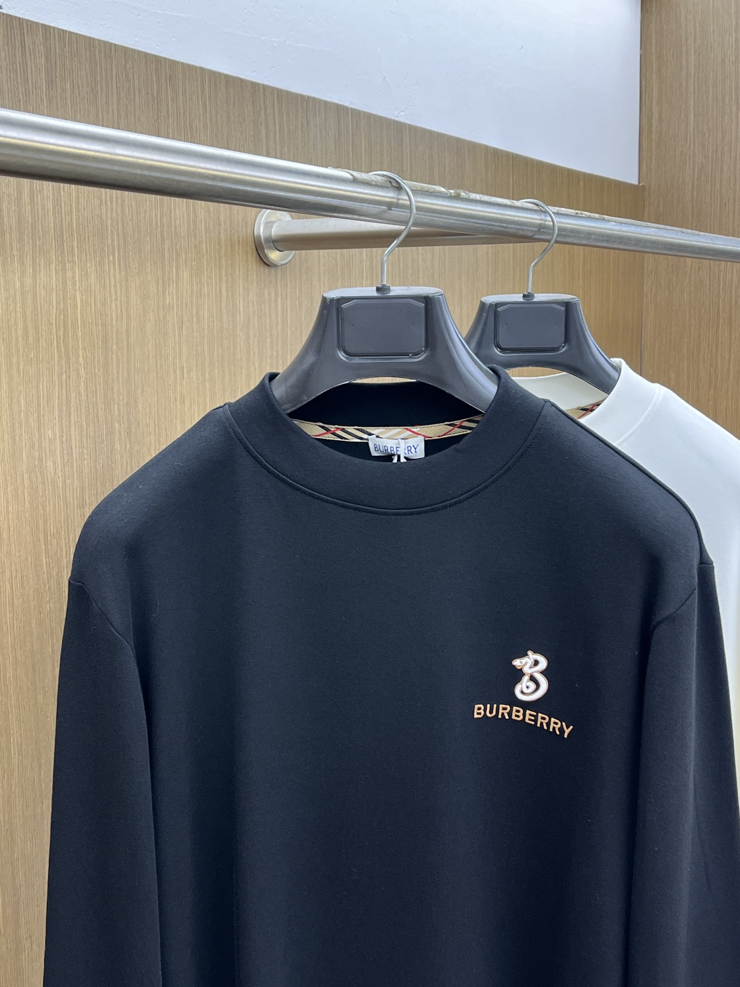 秋冬 BBR 25ss秋季【新品】新款贸易订单圆领长袖网红款！上身舒适透气，不僵硬，整体有着丰富的立体感