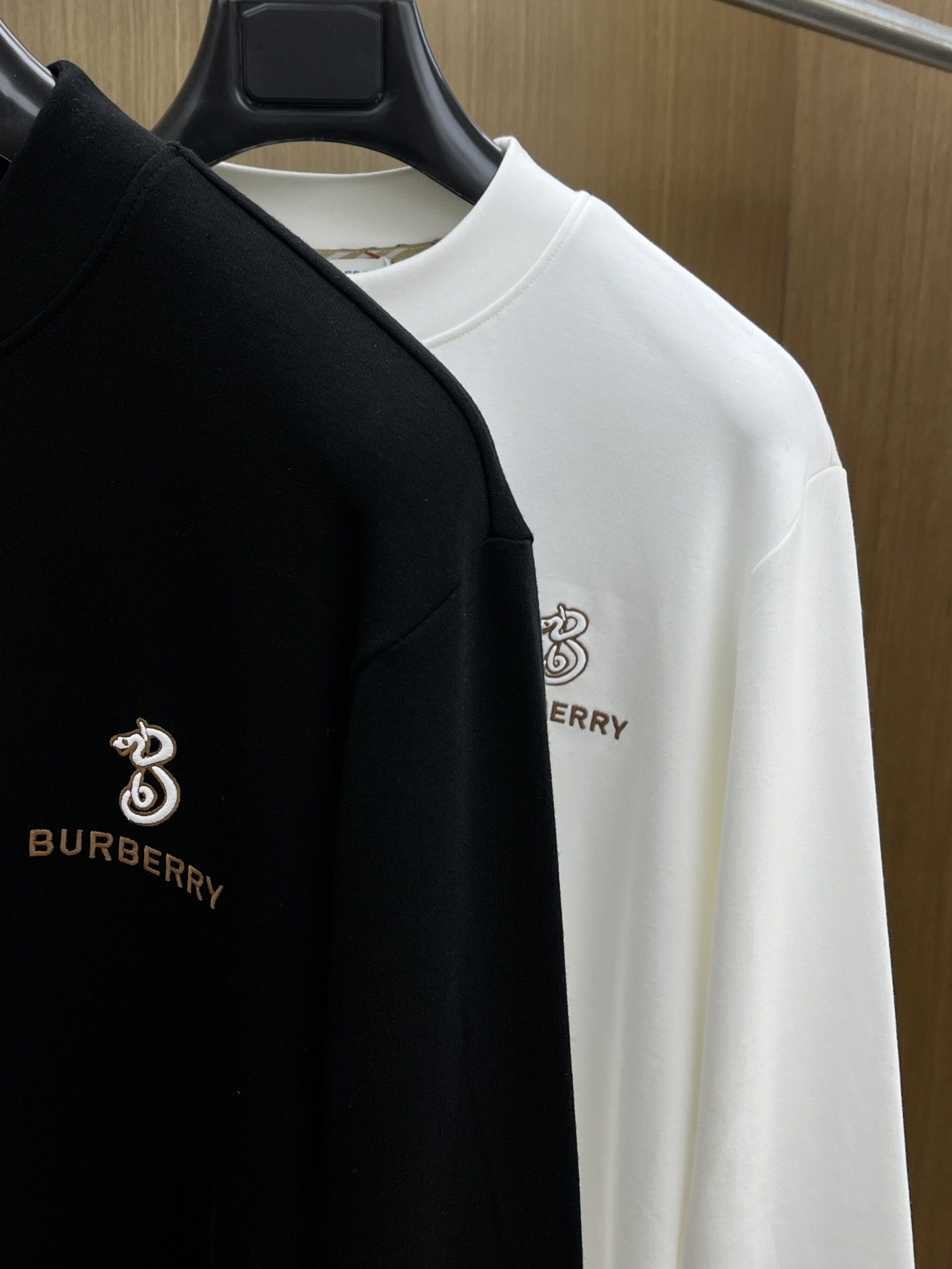 秋冬 BBR 25ss秋季【新品】新款贸易订单圆领长袖网红款！上身舒适透气，不僵硬，整体有着丰富的立体感