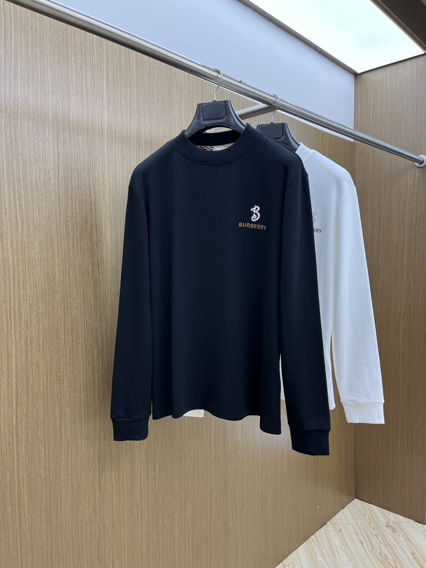 秋冬 BBR 25ss秋季【新品】新款贸易订单圆领长袖网红款！上身舒适透气，不僵硬，整体有着丰富的立体感