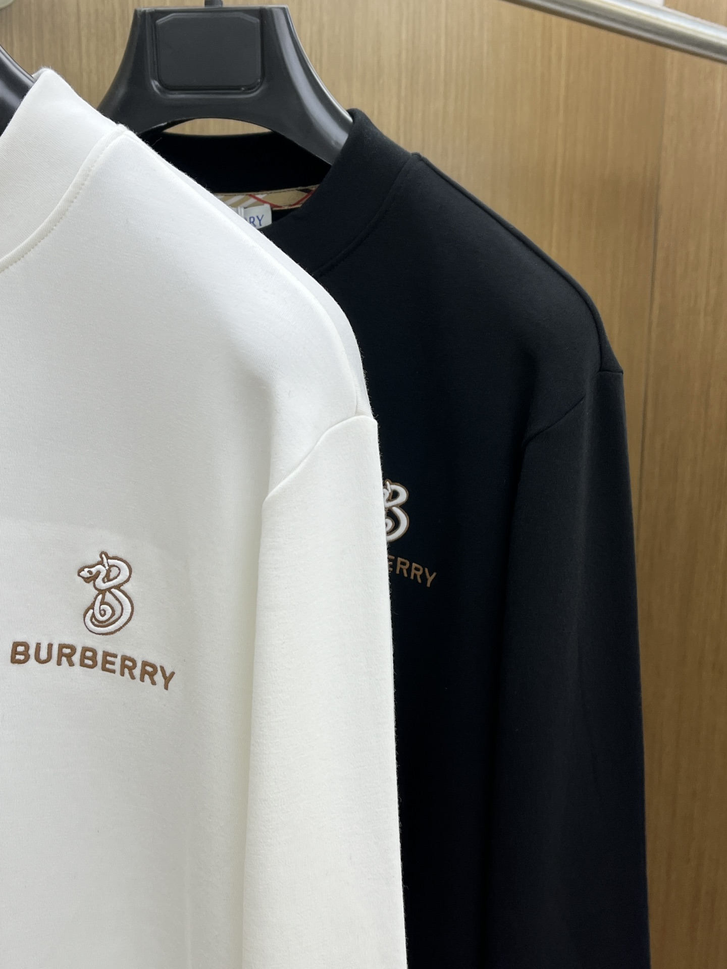 秋冬 BBR 25ss秋季【新品】新款贸易订单圆领长袖网红款！上身舒适透气，不僵硬，整体有着丰富的立体感