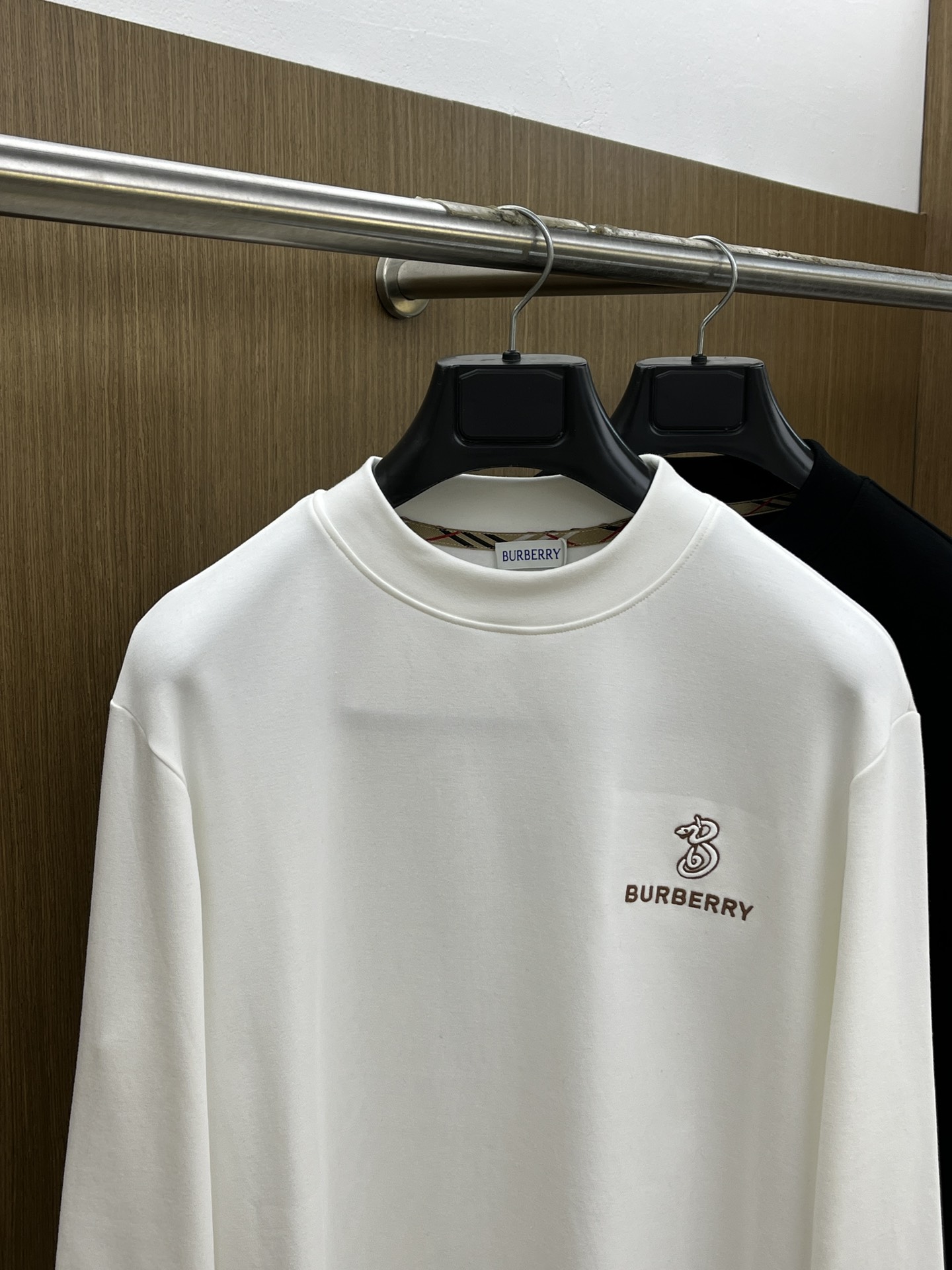 秋冬 BBR 25ss秋季【新品】新款贸易订单圆领长袖网红款！上身舒适透气，不僵硬，整体有着丰富的立体感