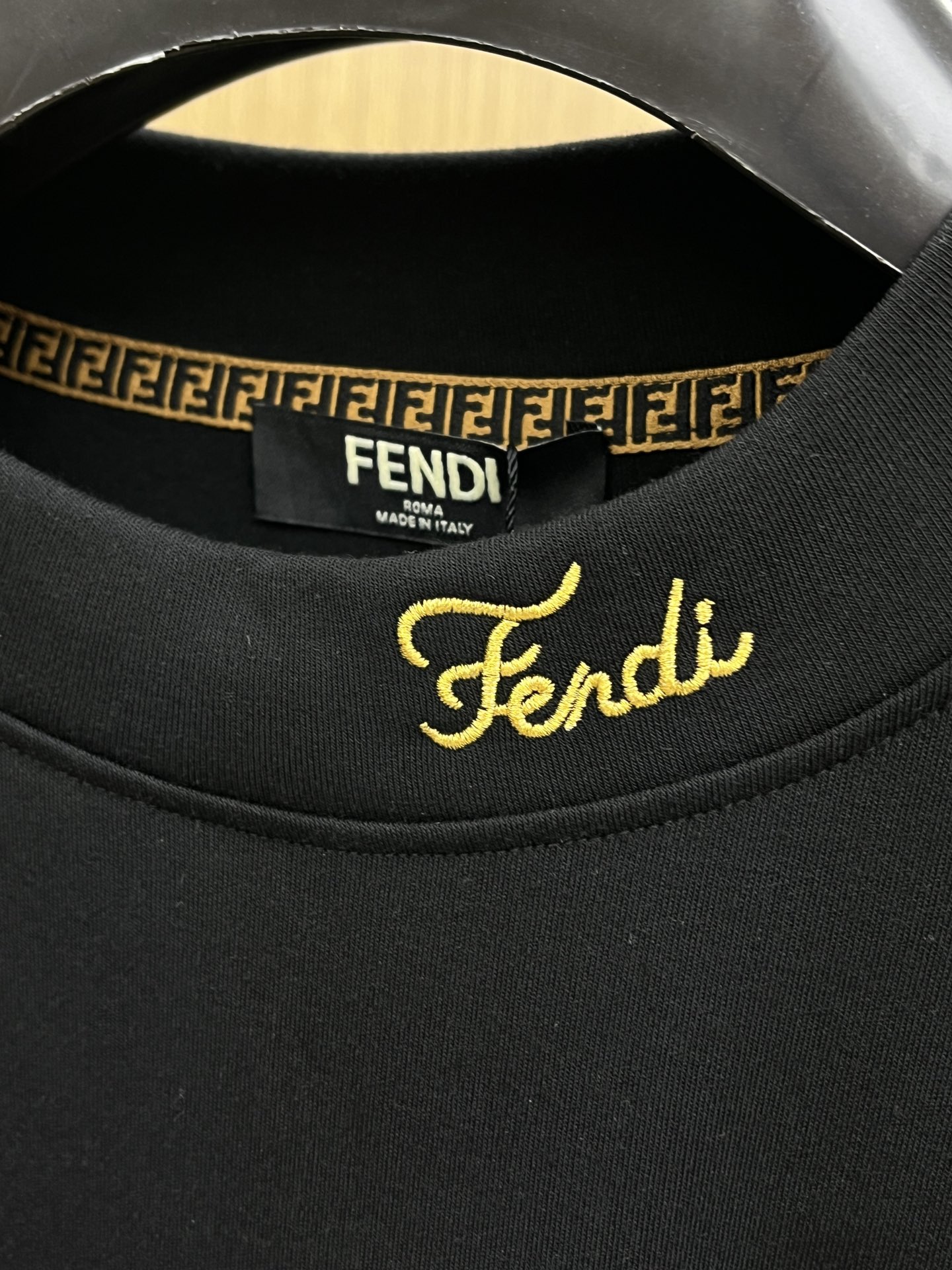 秋冬 FD 25ss秋季【新品】新款贸易订单圆领长袖网红款！上身舒适透气，不僵硬，整体有着丰富的立体感，