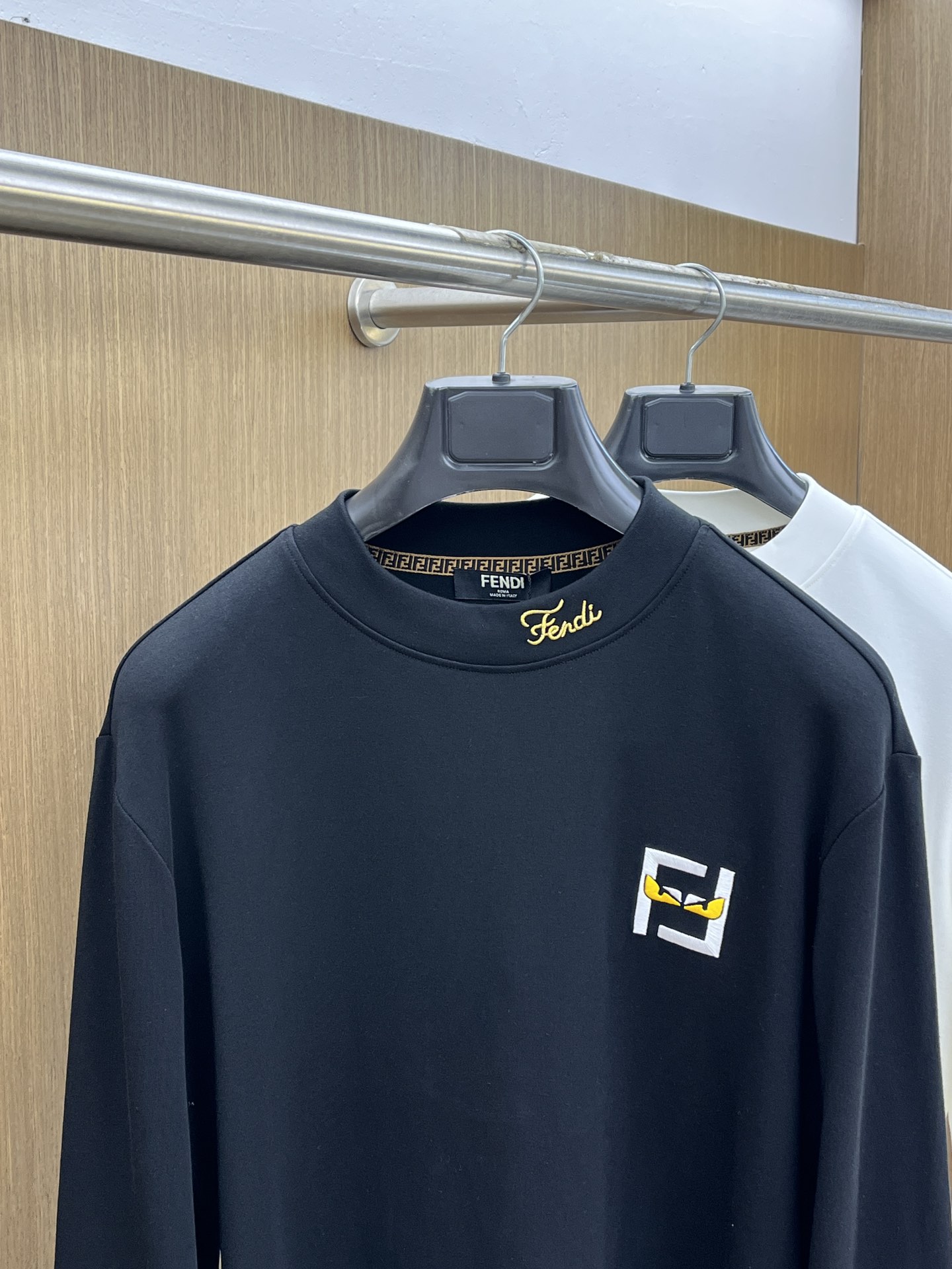 秋冬 FD 25ss秋季【新品】新款贸易订单圆领长袖网红款！上身舒适透气，不僵硬，整体有着丰富的立体感，