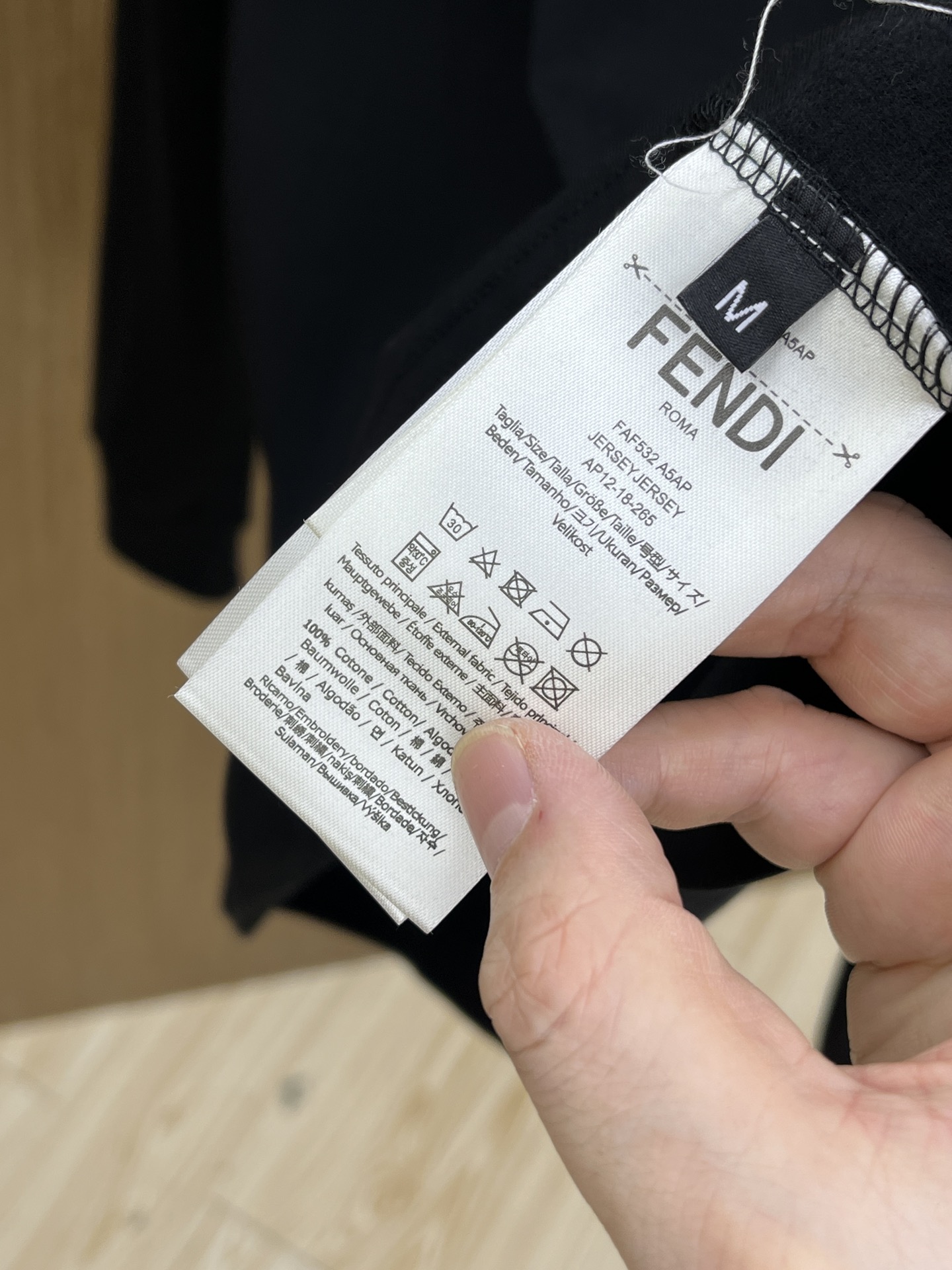 秋冬 FD 25ss秋季【新品】新款贸易订单圆领长袖网红款！上身舒适透气，不僵硬，整体有着丰富的立体感，