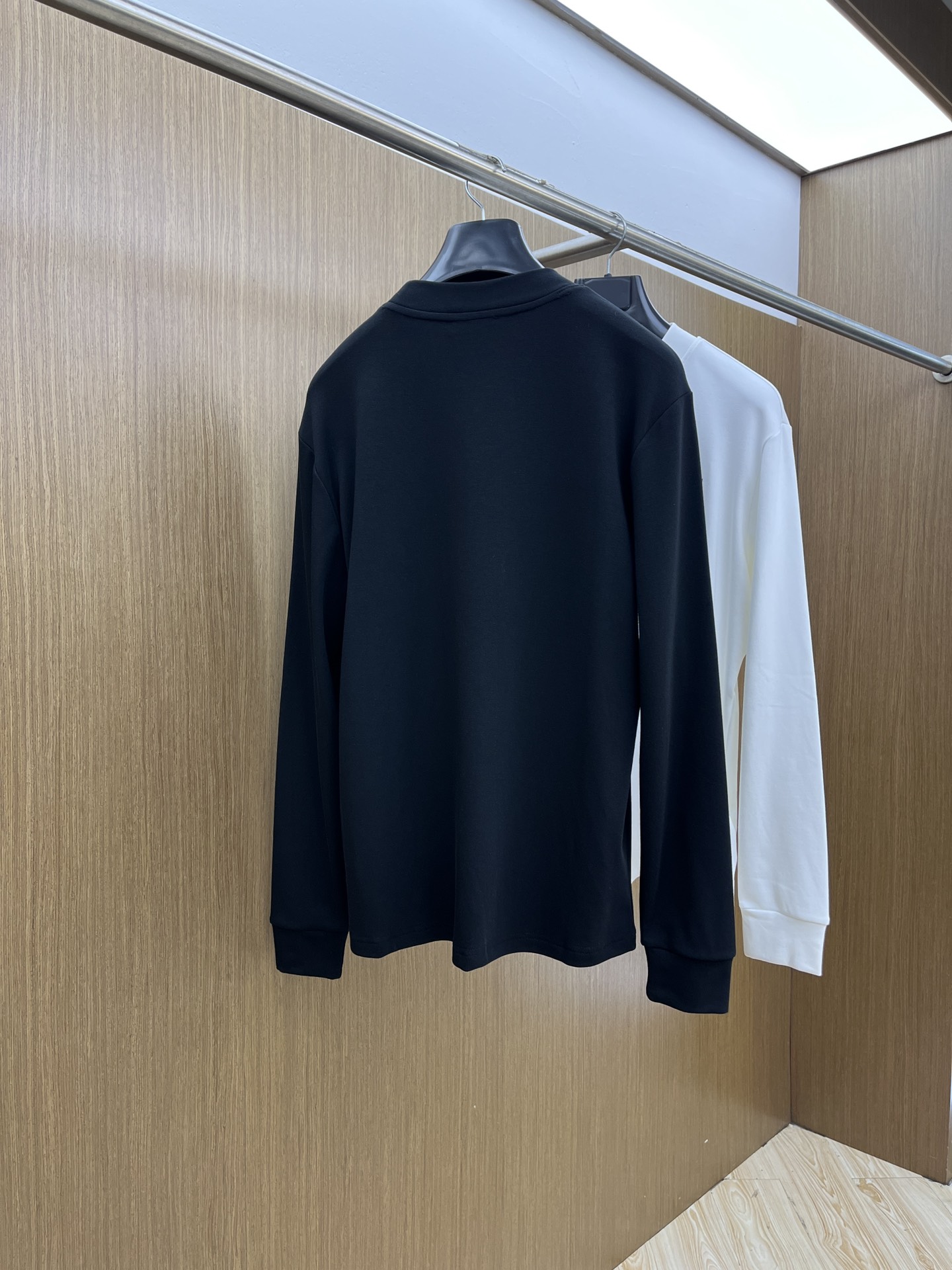 秋冬 FD 25ss秋季【新品】新款贸易订单圆领长袖网红款！上身舒适透气，不僵硬，整体有着丰富的立体感，