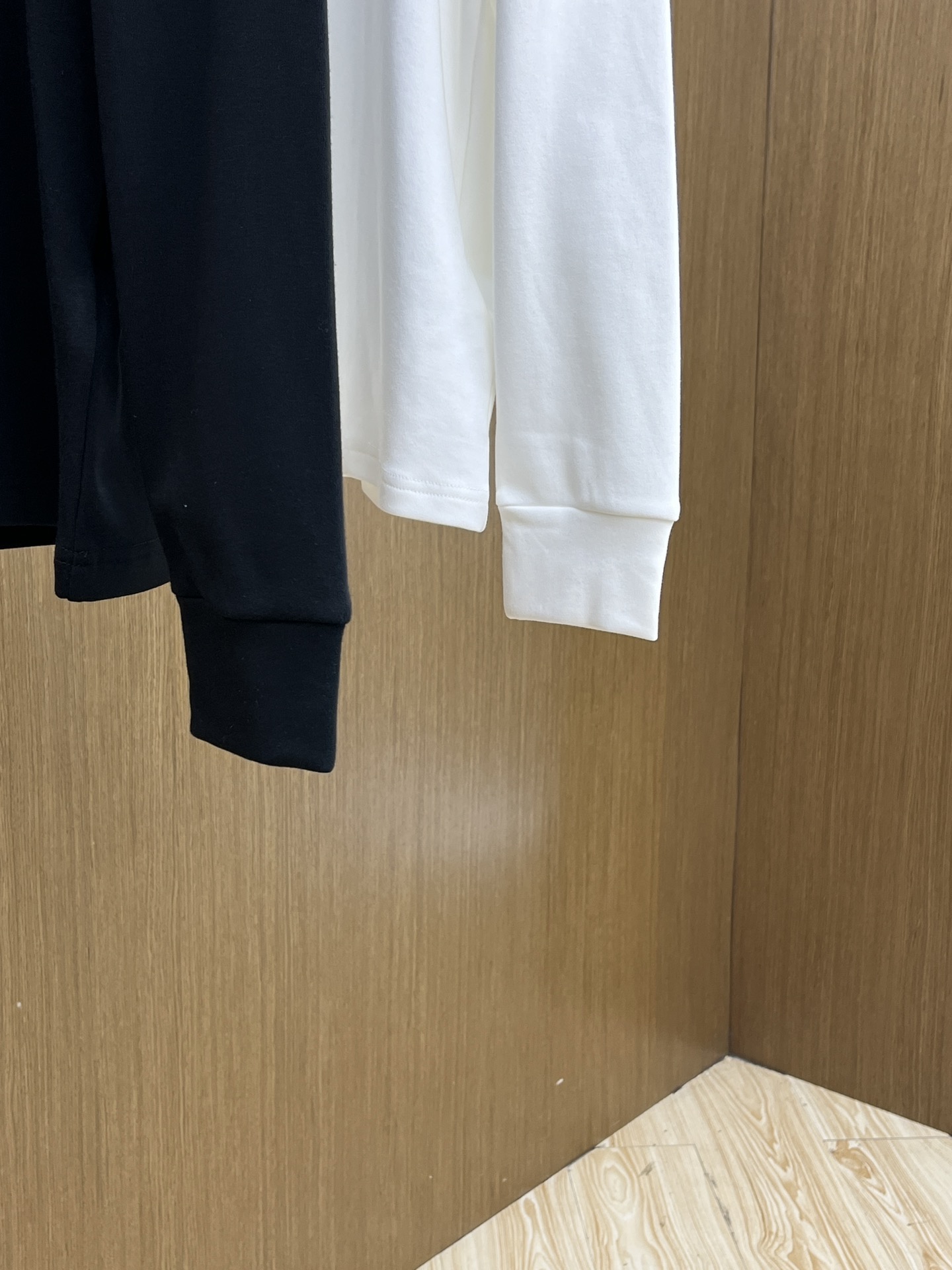 秋冬 FD 25ss秋季【新品】新款贸易订单圆领长袖网红款！上身舒适透气，不僵硬，整体有着丰富的立体感，