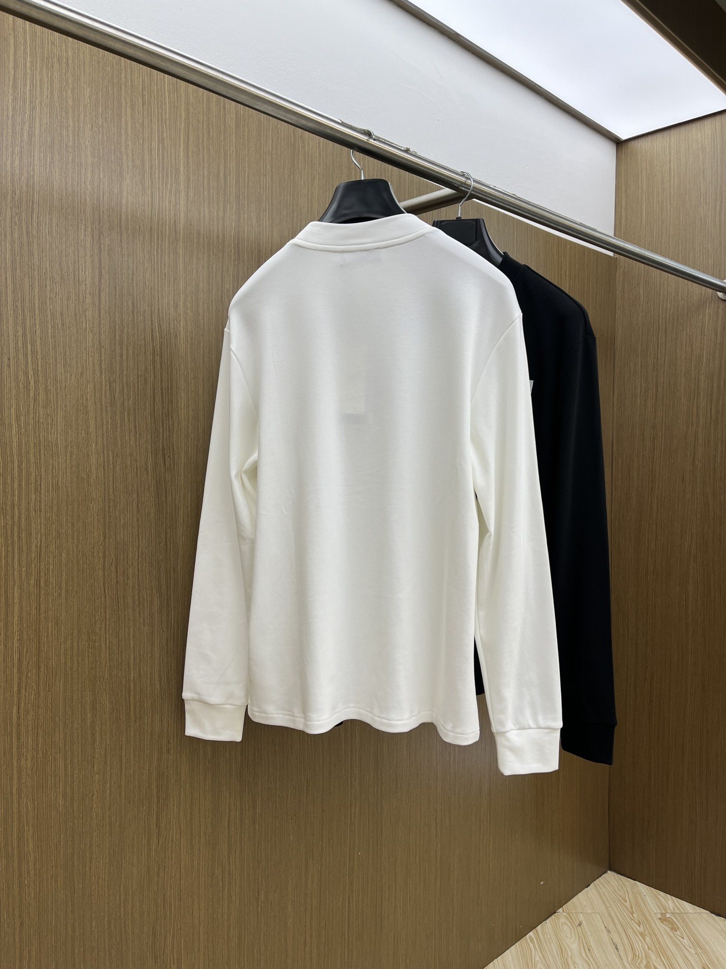 秋冬 FD 25ss秋季【新品】新款贸易订单圆领长袖网红款！上身舒适透气，不僵硬，整体有着丰富的立体感，