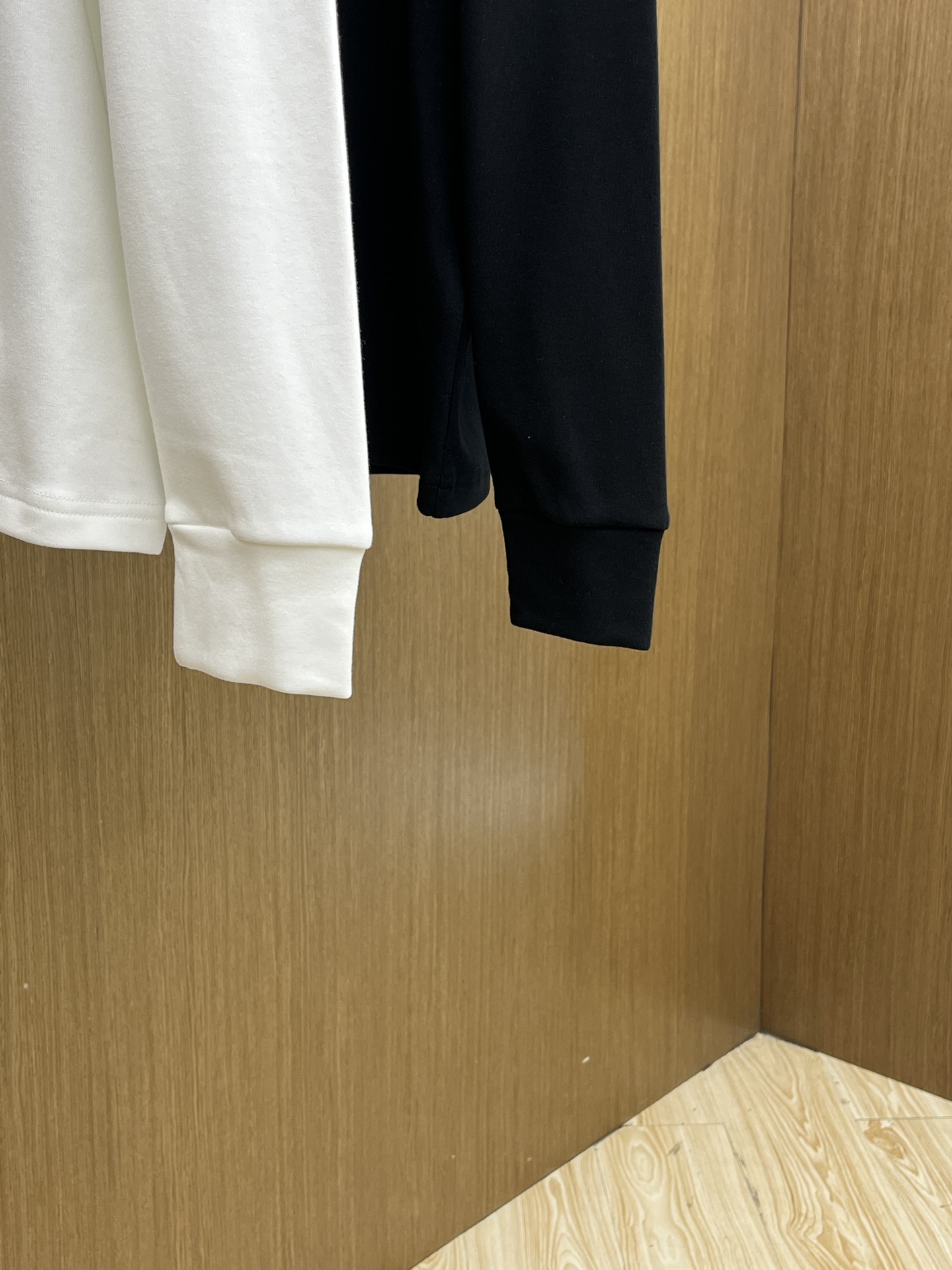 秋冬 FD 25ss秋季【新品】新款贸易订单圆领长袖网红款！上身舒适透气，不僵硬，整体有着丰富的立体感，