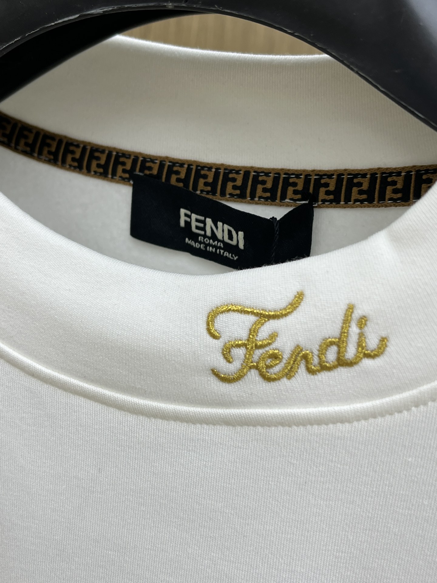 秋冬 FD 25ss秋季【新品】新款贸易订单圆领长袖网红款！上身舒适透气，不僵硬，整体有着丰富的立体感，