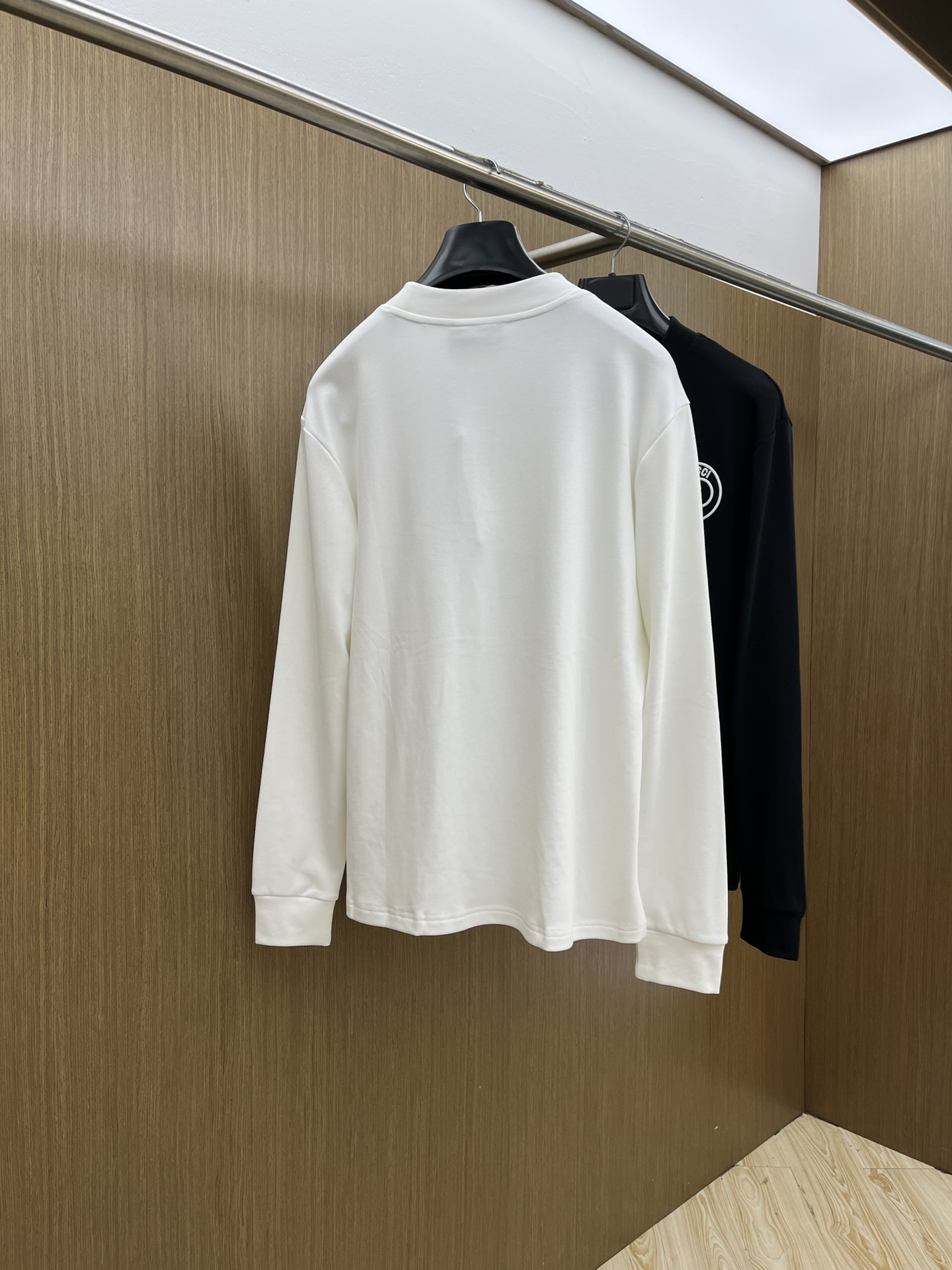 秋冬 GUC 25ss秋季【新品】新款贸易订单圆领长袖网红款！上身舒适透气，不僵硬，整体有着丰富的立体感