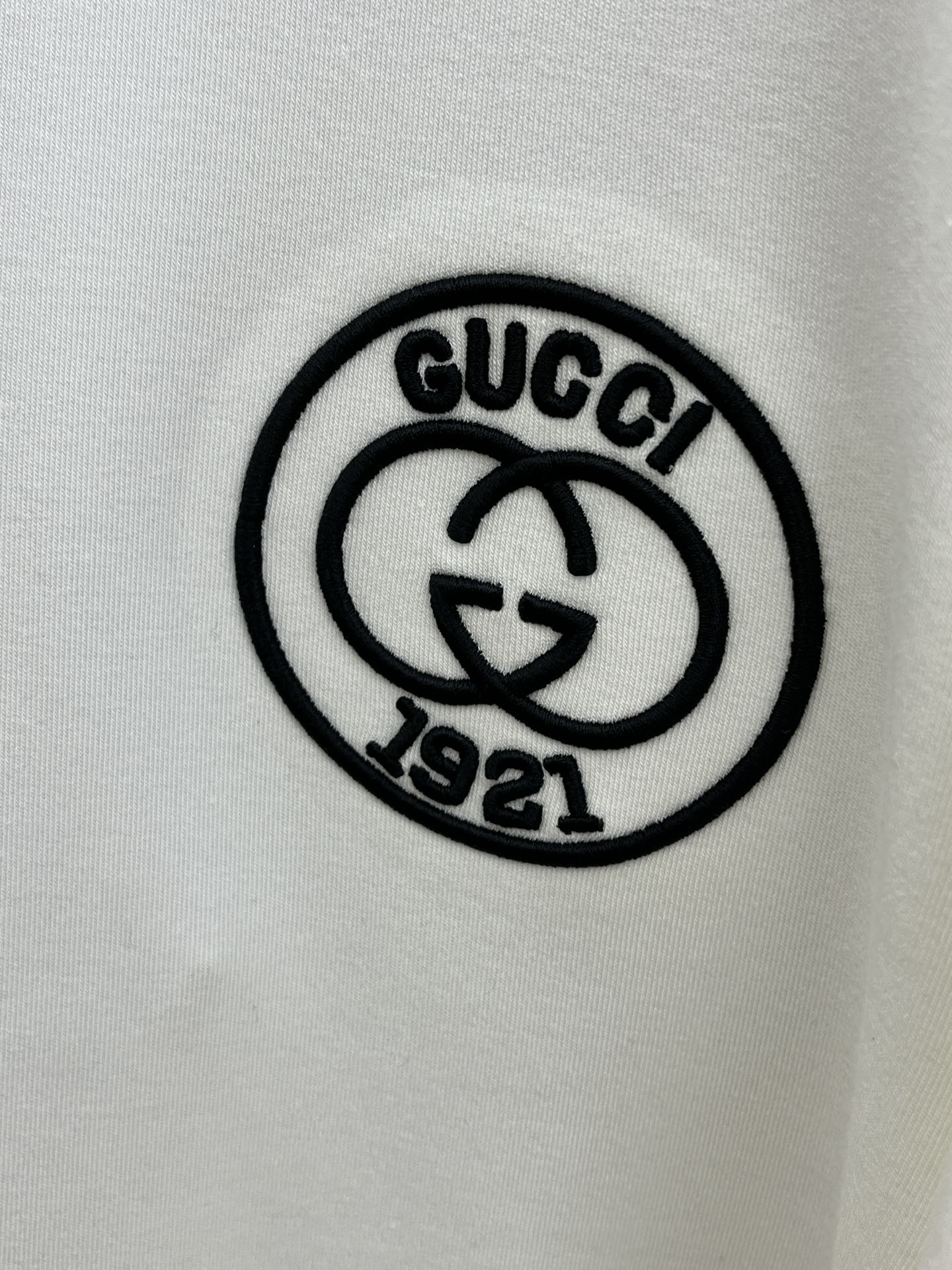 秋冬 GUC 25ss秋季【新品】新款贸易订单圆领长袖网红款！上身舒适透气，不僵硬，整体有着丰富的立体感