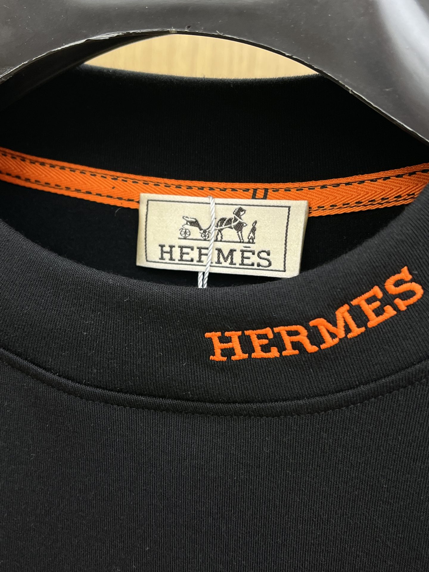 秋冬 HER 25ss秋季【新品】新款贸易订单圆领长袖网红款！上身舒适透气，不僵硬，整体有着丰富的立体感