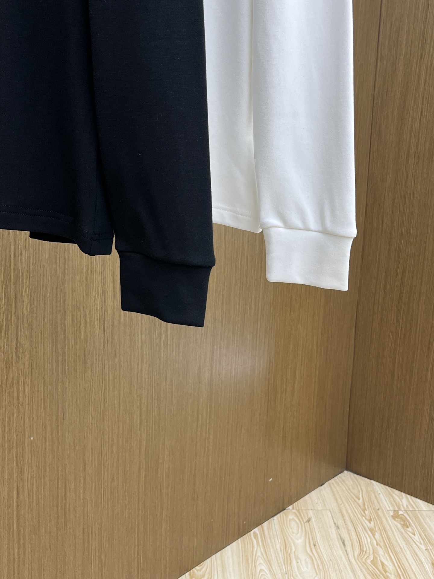 秋冬 HER 25ss秋季【新品】新款贸易订单圆领长袖网红款！上身舒适透气，不僵硬，整体有着丰富的立体感