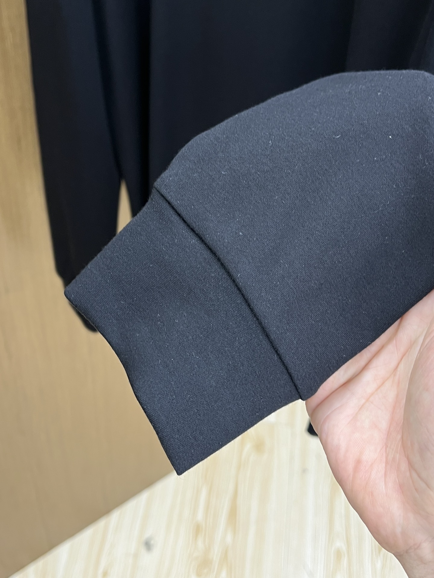 秋冬 HER 25ss秋季【新品】新款贸易订单圆领长袖网红款！上身舒适透气，不僵硬，整体有着丰富的立体感