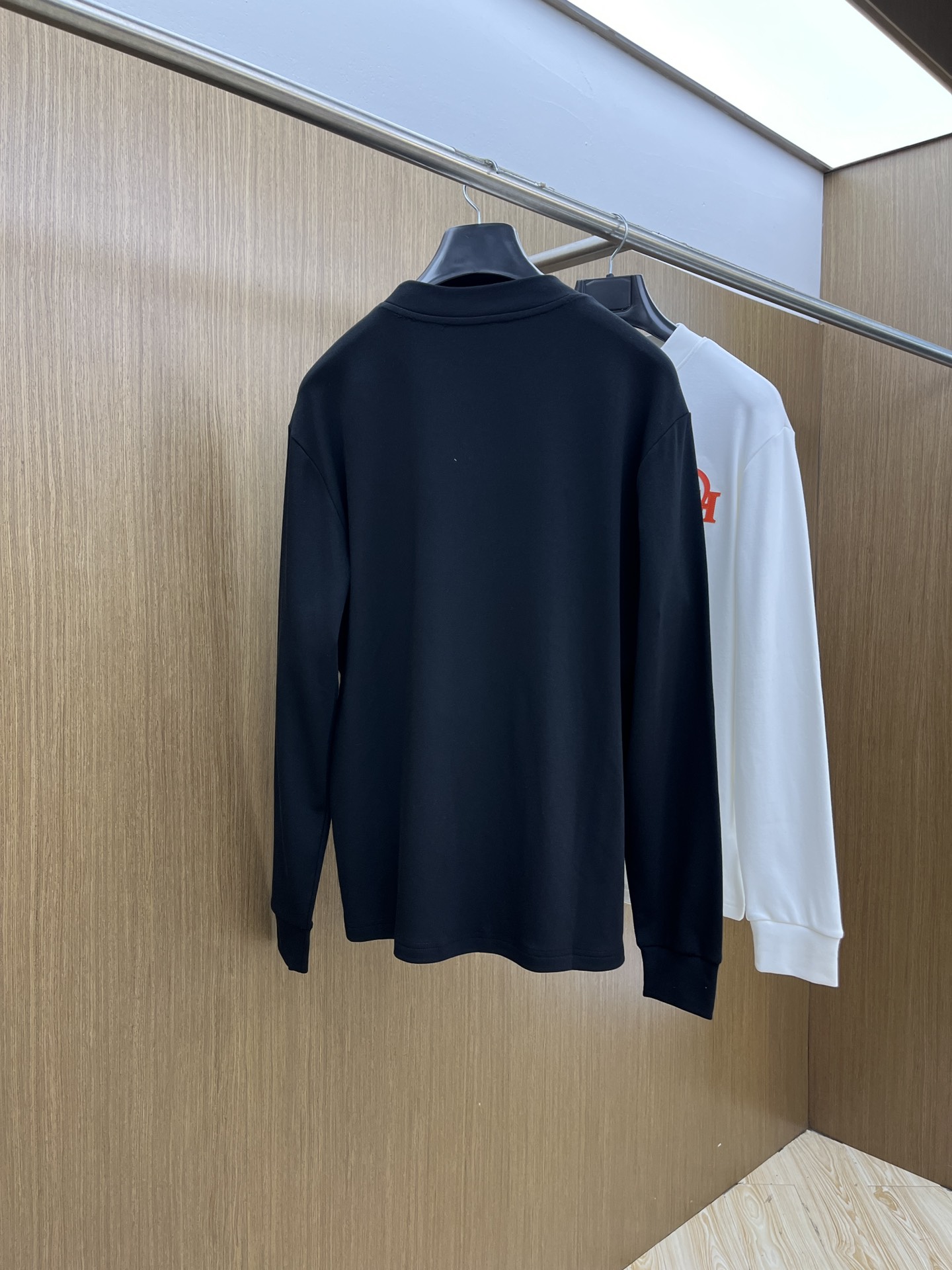 秋冬 HER 25ss秋季【新品】新款贸易订单圆领长袖网红款！上身舒适透气，不僵硬，整体有着丰富的立体感