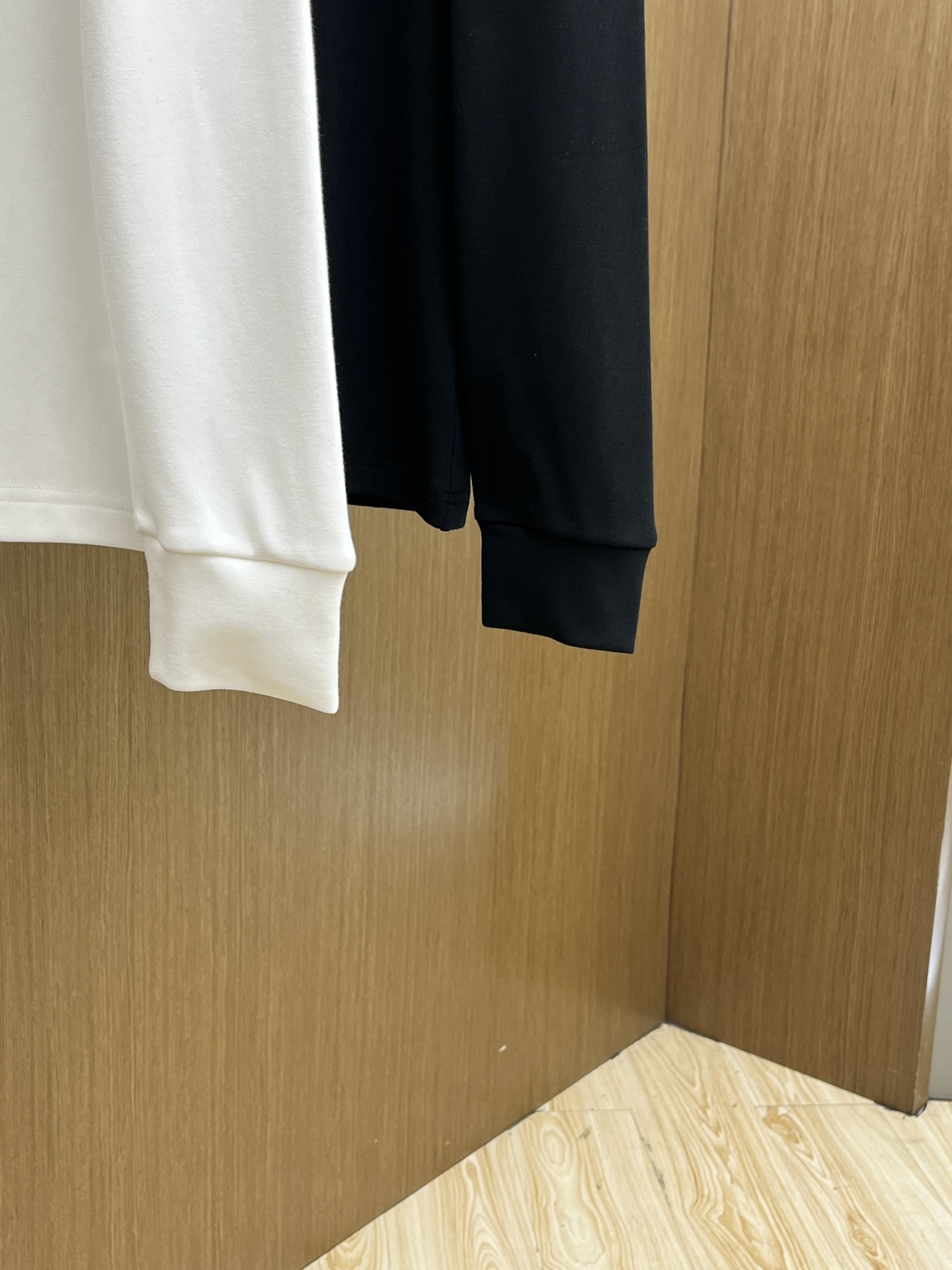 秋冬 HER 25ss秋季【新品】新款贸易订单圆领长袖网红款！上身舒适透气，不僵硬，整体有着丰富的立体感