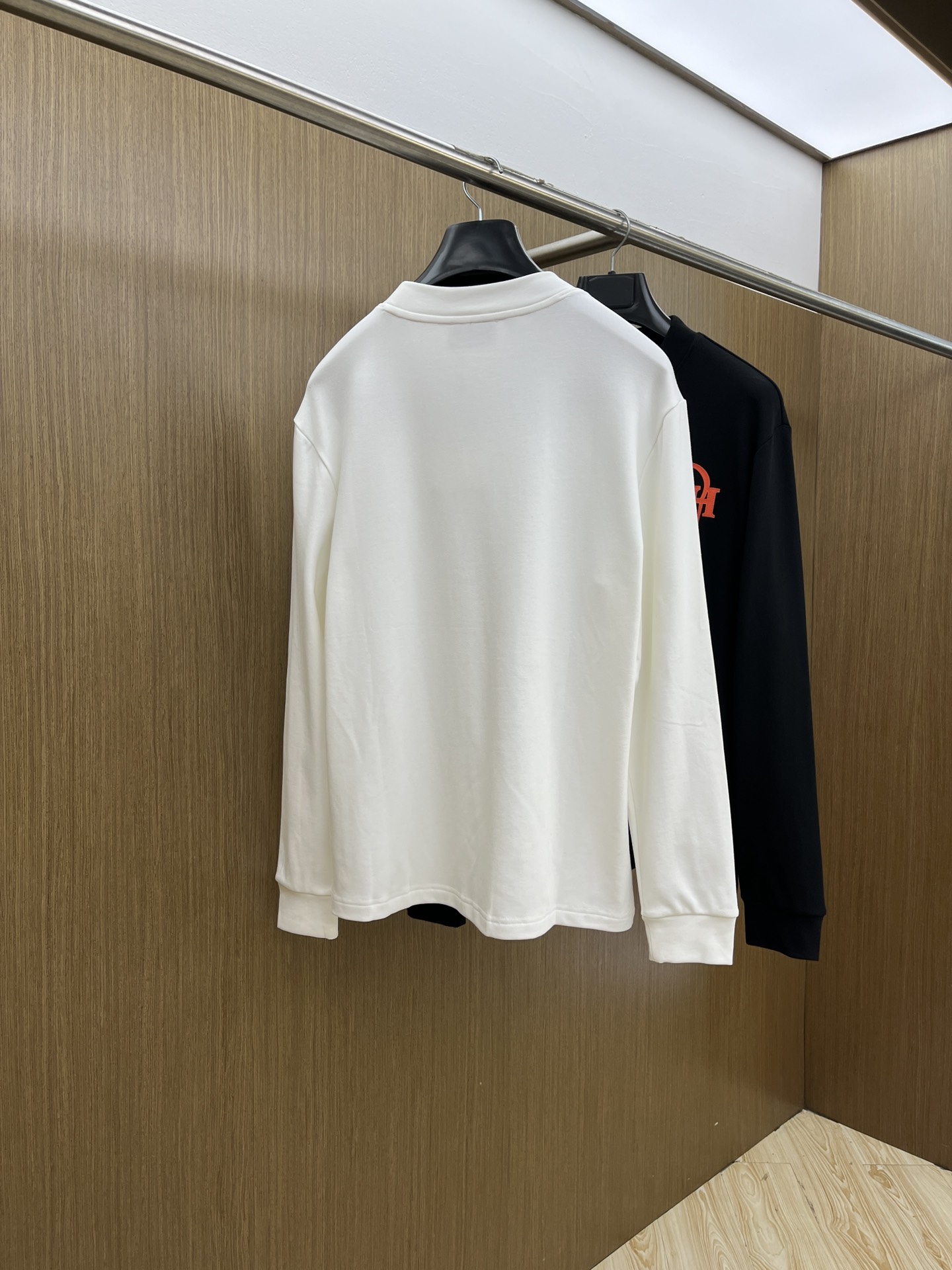 秋冬 HER 25ss秋季【新品】新款贸易订单圆领长袖网红款！上身舒适透气，不僵硬，整体有着丰富的立体感