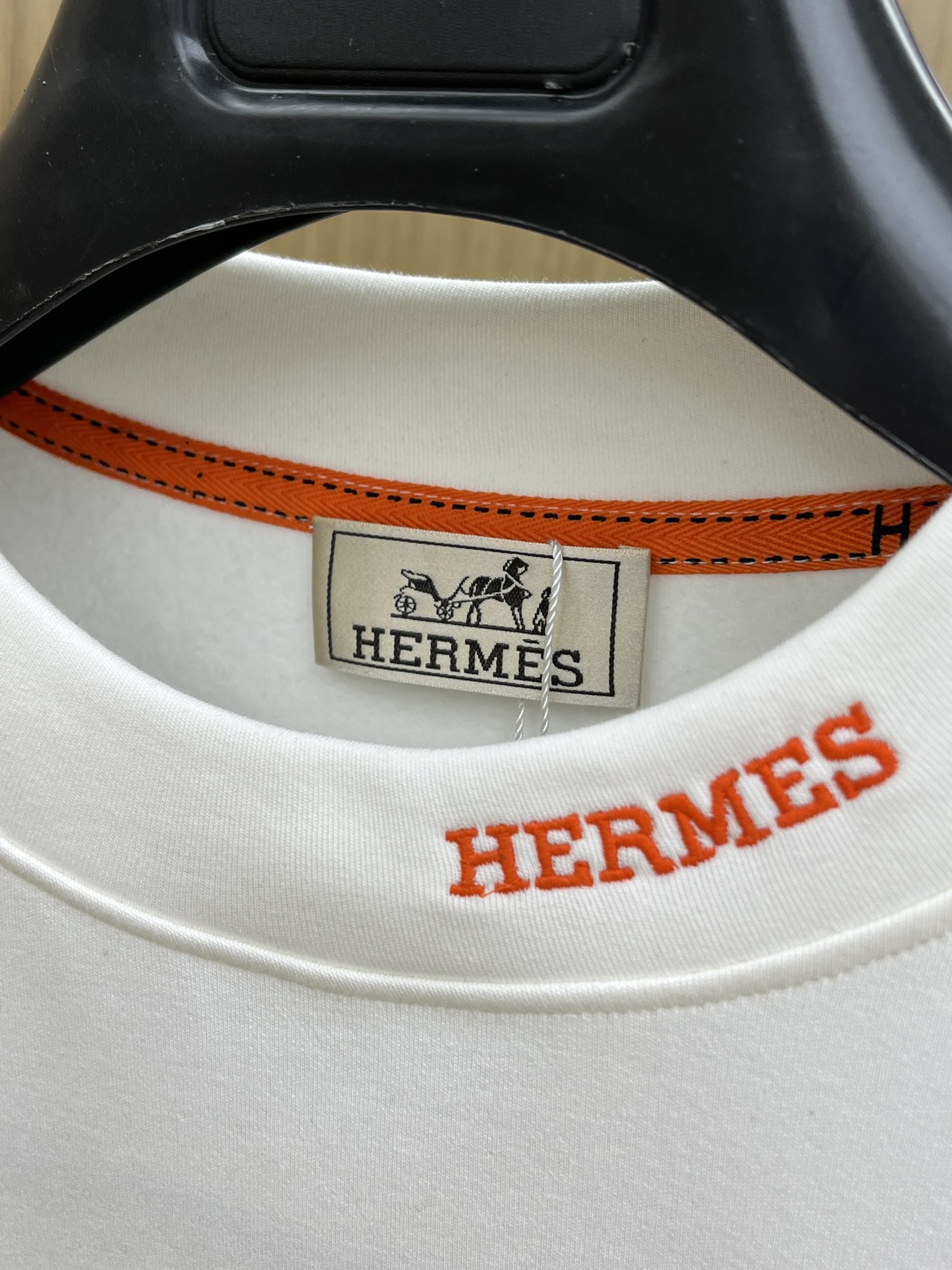 秋冬 HER 25ss秋季【新品】新款贸易订单圆领长袖网红款！上身舒适透气，不僵硬，整体有着丰富的立体感