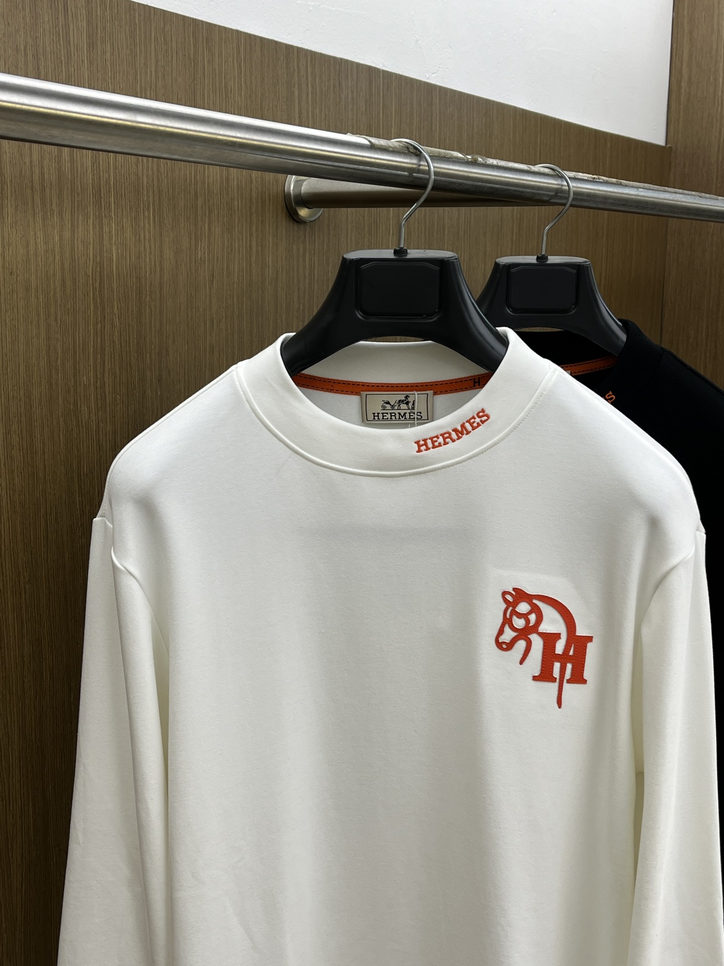 秋冬 HER 25ss秋季【新品】新款贸易订单圆领长袖网红款！上身舒适透气，不僵硬，整体有着丰富的立体感