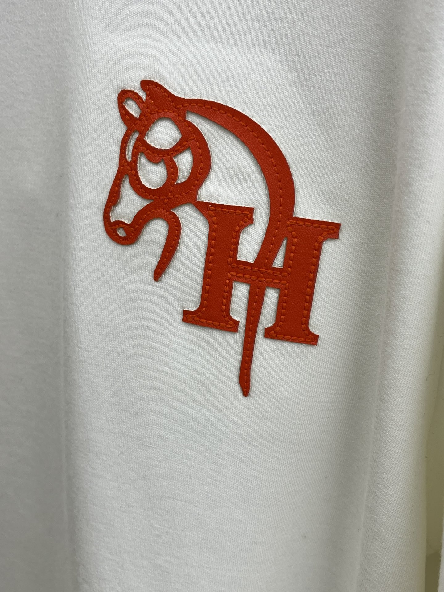 秋冬 HER 25ss秋季【新品】新款贸易订单圆领长袖网红款！上身舒适透气，不僵硬，整体有着丰富的立体感