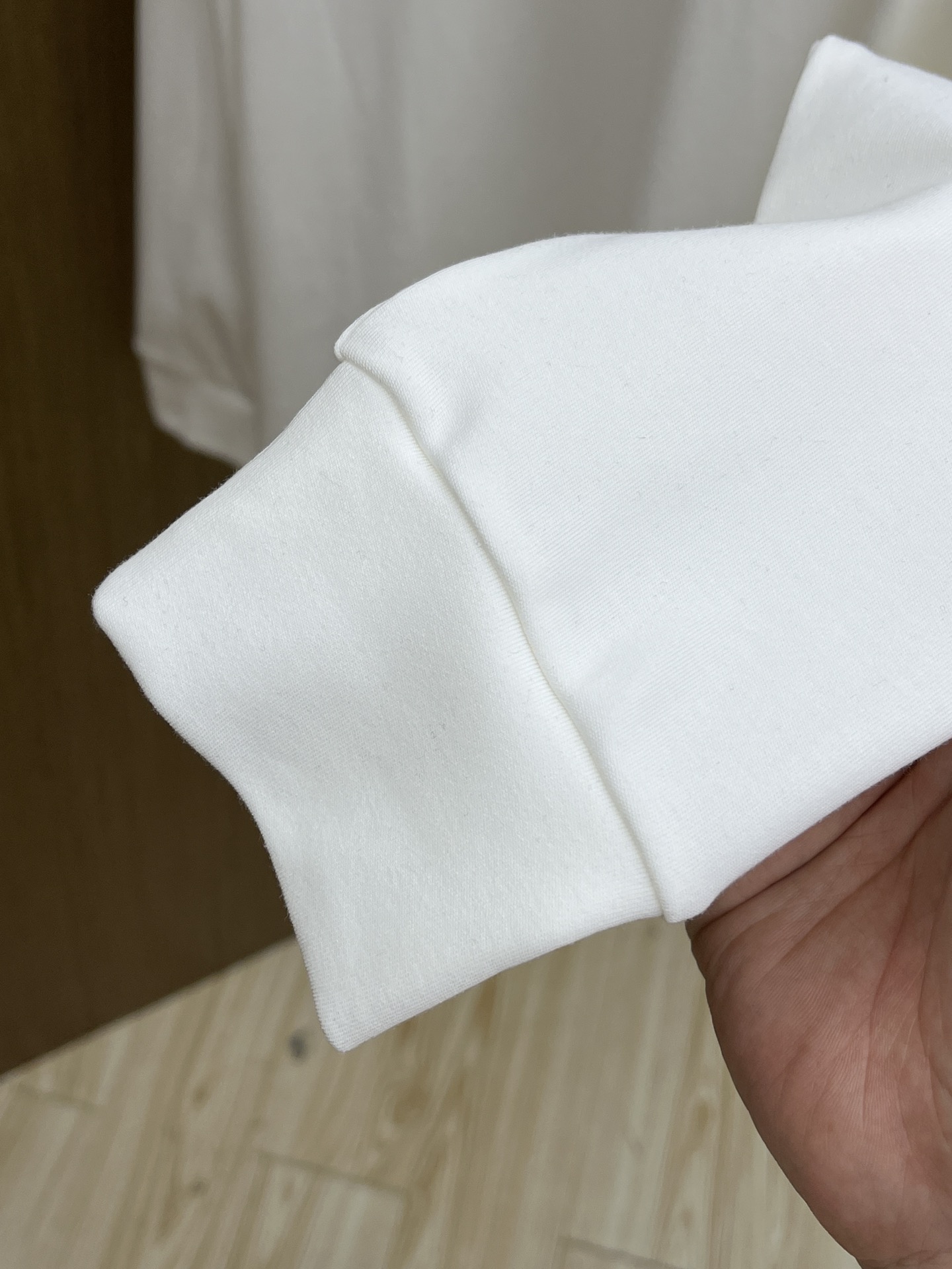 秋冬 HER 25ss秋季【新品】新款贸易订单圆领长袖网红款！上身舒适透气，不僵硬，整体有着丰富的立体感