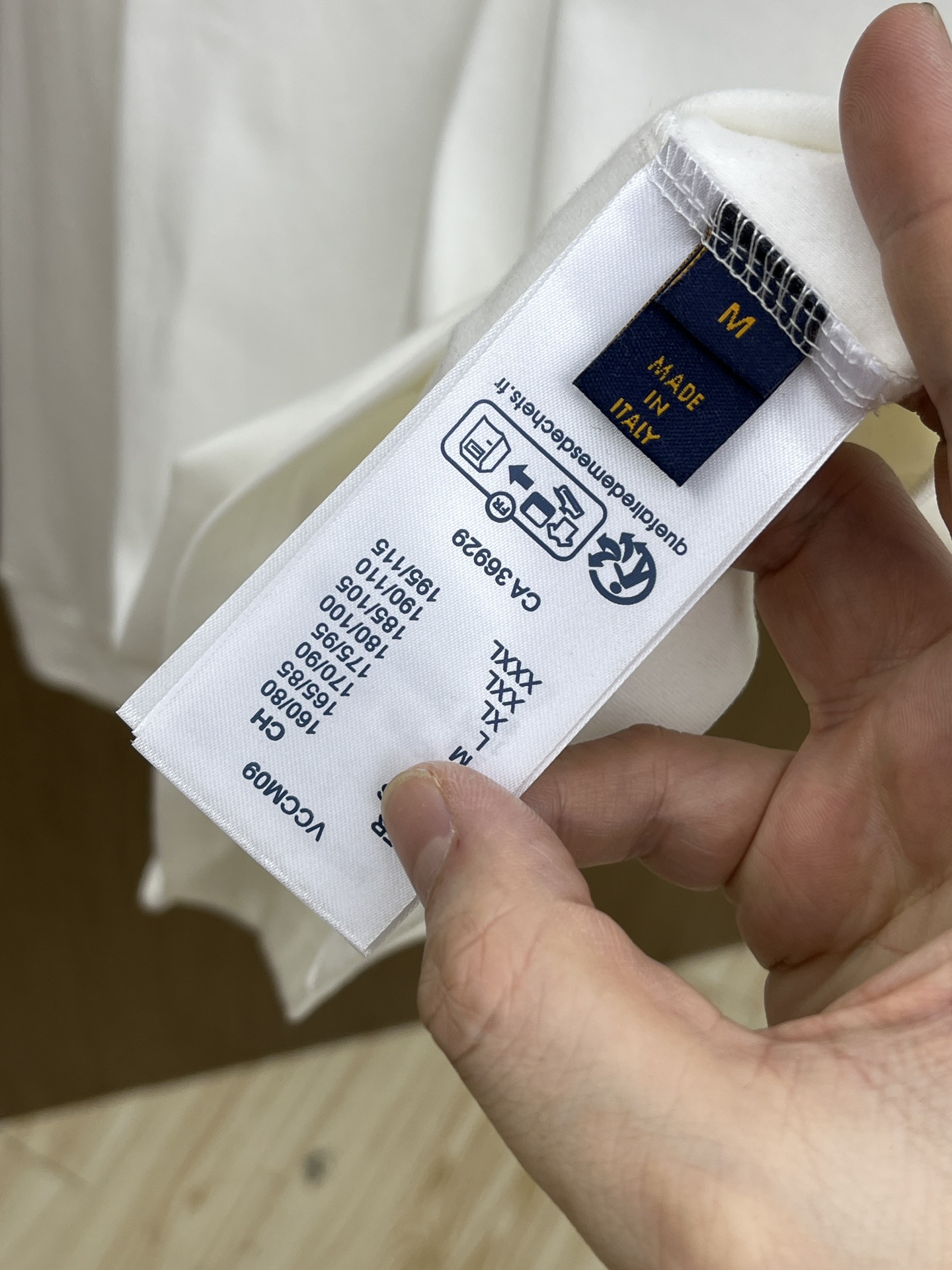 秋冬 LV 25ss秋季【新品】新款贸易订单圆领长袖网红款！上身舒适透气，不僵硬，整体有着丰富的立体感，