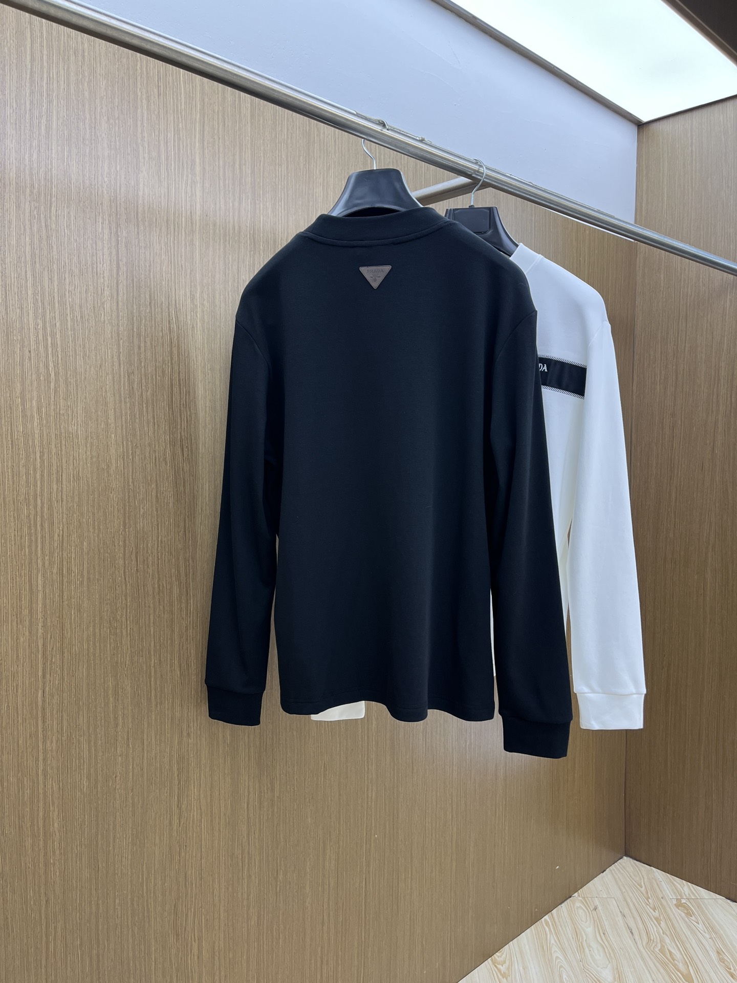 秋冬 PD 25ss秋季【新品】新款贸易订单圆领长袖网红款！上身舒适透气，不僵硬，整体有着丰富的立体感，