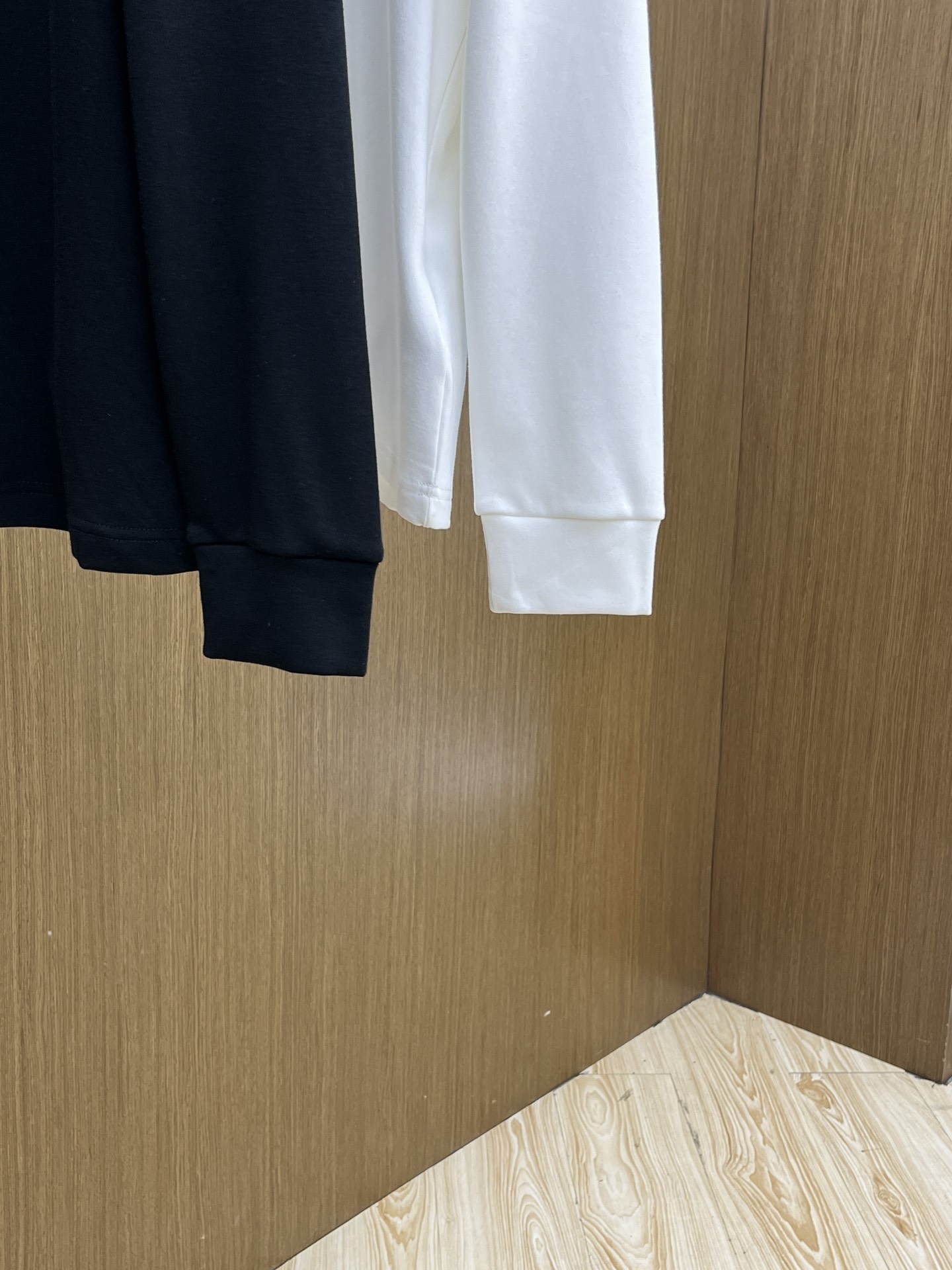 秋冬 PD 25ss秋季【新品】新款贸易订单圆领长袖网红款！上身舒适透气，不僵硬，整体有着丰富的立体感，