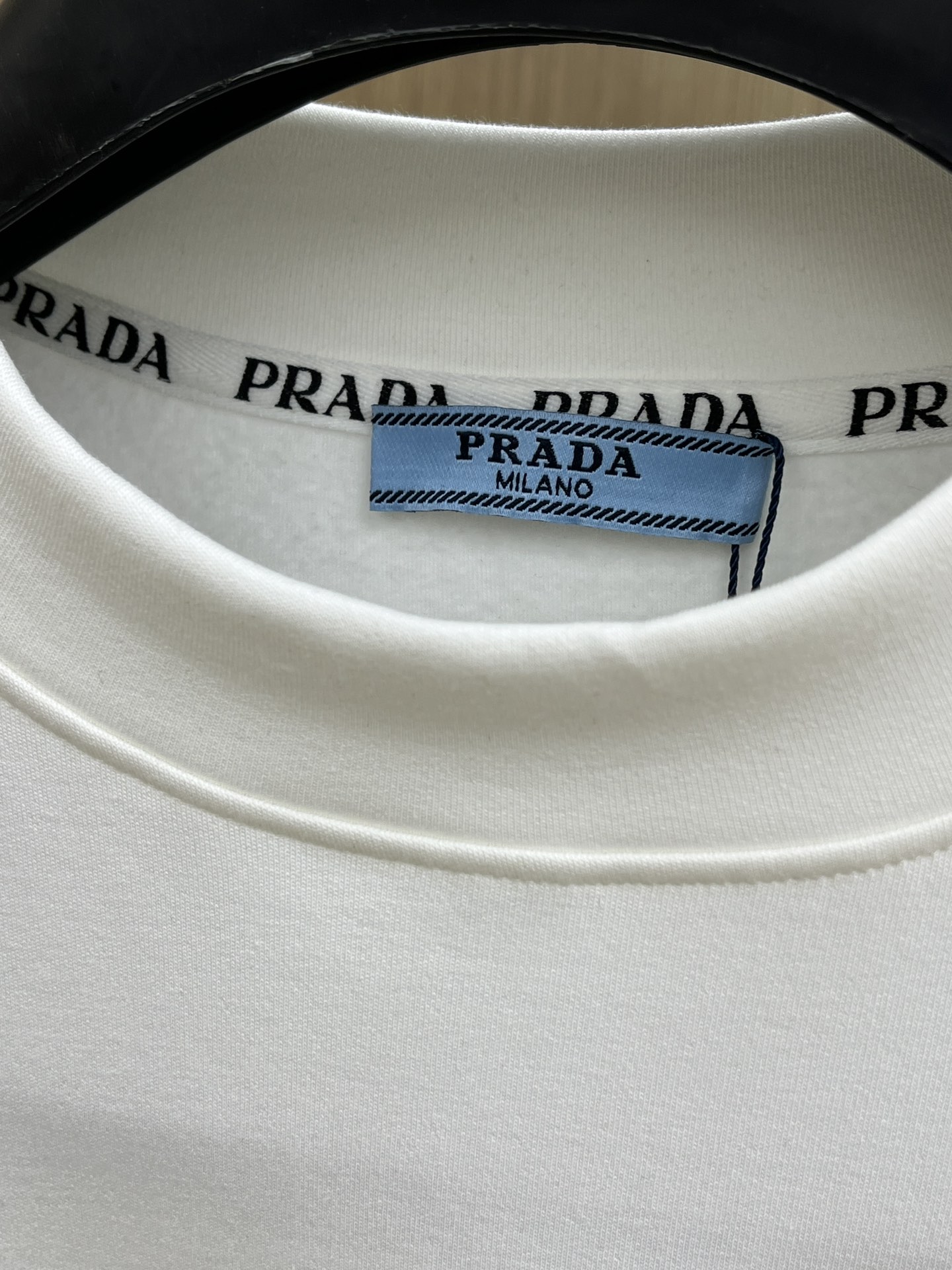 秋冬 PD 25ss秋季【新品】新款贸易订单圆领长袖网红款！上身舒适透气，不僵硬，整体有着丰富的立体感，