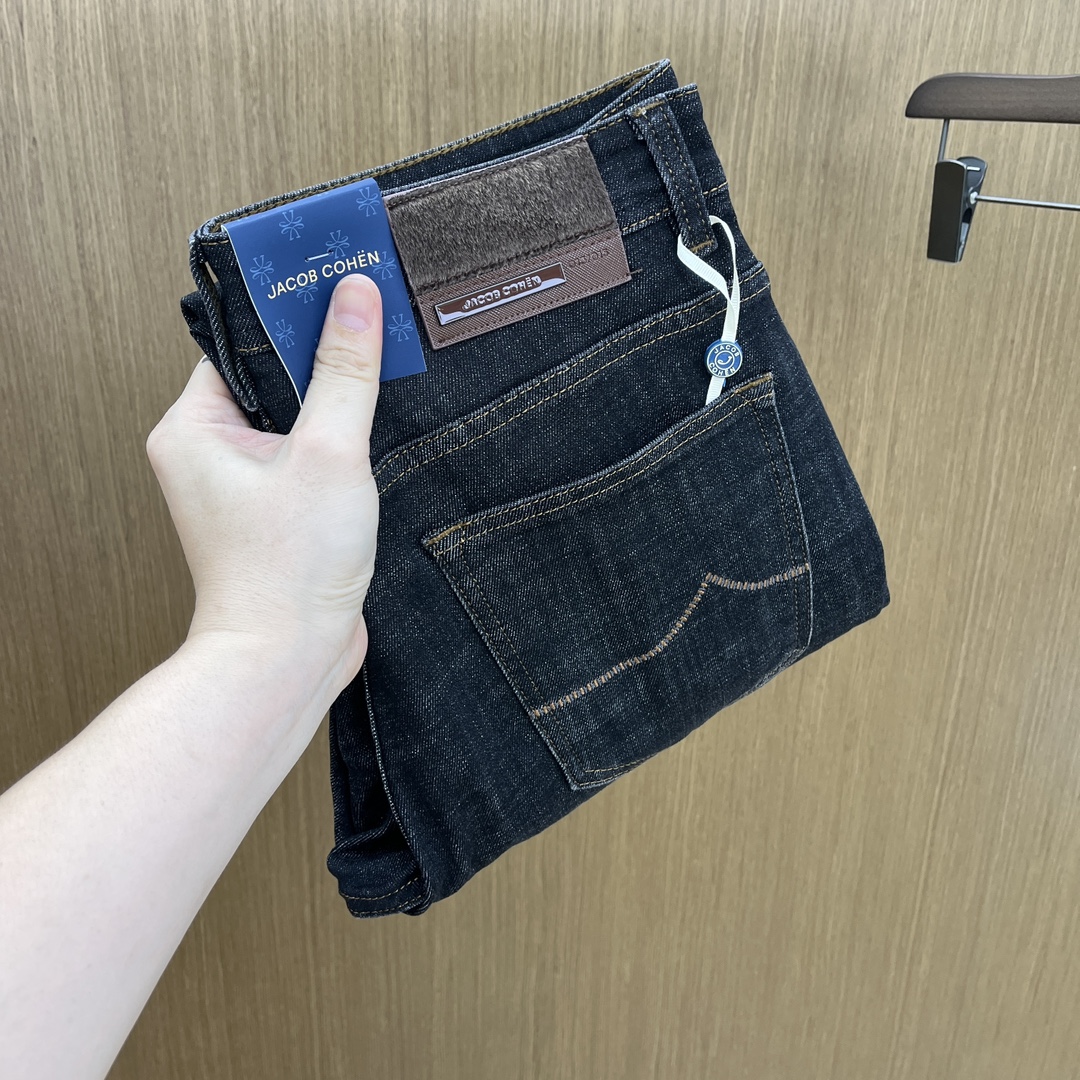 NO:527918,Autumn and Winter JC High-end Quality 25ss Autumn and Winter Latest Dandong Jeans are available at the counter simultaneously. Original custom reproduction. Customer-supplied hardware and accessories. Original quality. Imported denim fabric heavy-working washing. Fine workmanship and excellent upper body fbd preferred items!  SIZE:30-38 None 35 37,,jeans,alexander wang19860909秋冬 JC 高端品质 25ss秋冬最新款丹东牛仔裤 柜台同步发售 原版定制复刻 客供五金辅料 原单品质 进口牛仔面料重工洗水 做工走线精细 上身绝佳 fbd优选单品！ SIZE:30-38无35 37,,jeans,alexander wang,Men's clothing