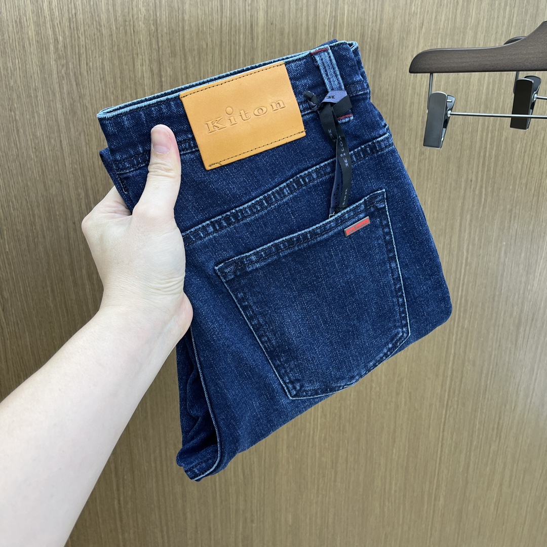NO:527924,Autumn and Winter KITON high-end quality 25ss autumn and winter latest Dandong jeans are available at the counter simultaneously. Original custom reproduction. Customer-supplied hardware and accessories. Original quality. Imported denim fabric heavy-working washing. Fine workmanship and fine line. Excellent fbd preferred items for upper body!  SIZE:30-38 None 35 37,,jeans,alexander wang19860909秋冬 KITON 高端品质 25ss秋冬最新款丹东牛仔裤 柜台同步发售 原版定制复刻 客供五金辅料 原单品质 进口牛仔面料重工洗水 做工走线精细 上身绝佳 fbd优选单品！ SIZE:30-38无35 37,,jeans,alexander wang,Men's clothing