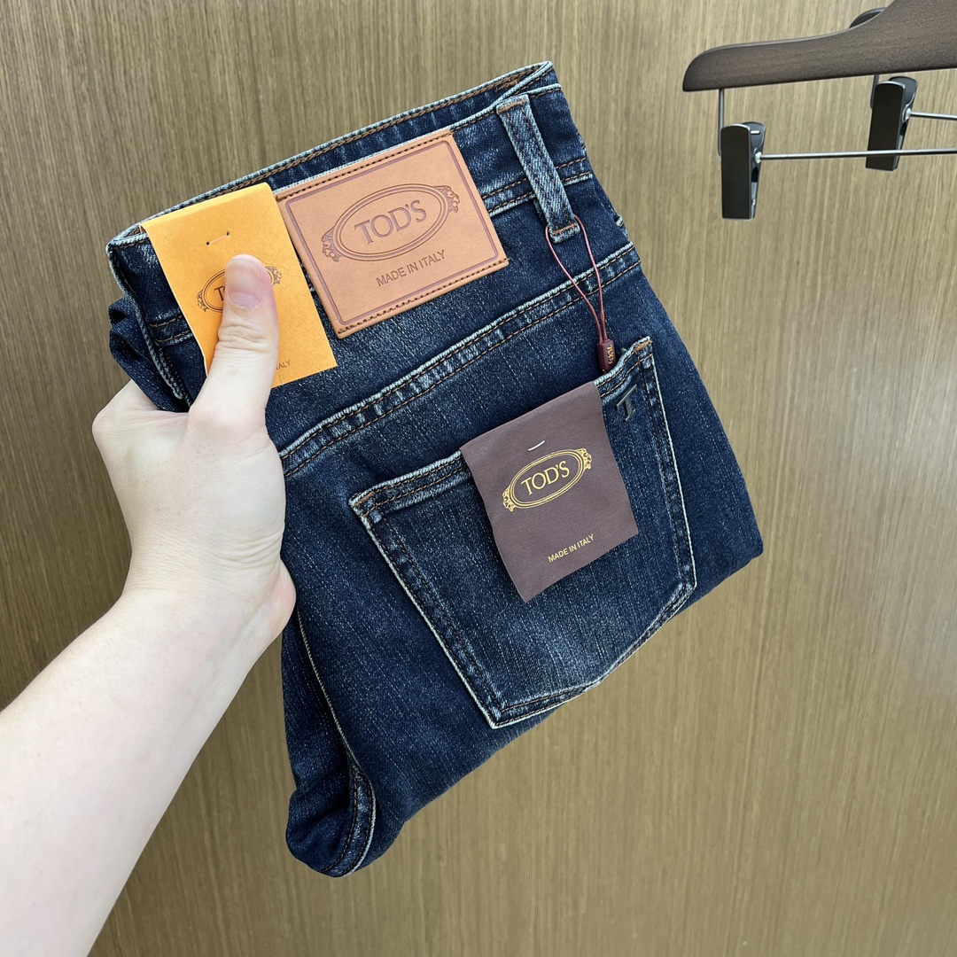 NO:527927,Autumn and Winter TODS High-end quality 25ss autumn and winter latest Dandong jeans are available at the counter simultaneously. Original custom reproduction. Customer-supplied hardware and accessories. Original quality. Imported denim fabric heavy-working and fine line. Excellent upper body fbd preferred items!  SIZE:30-38 None 35 37, Tod's, jeans, alexander wang19860909秋冬 TODS 高端品质 25ss秋冬最新款丹东牛仔裤 柜台同步发售 原版定制复刻 客供五金辅料 原单品质 进口牛仔面料重工洗水 做工走线精细 上身绝佳 fbd优选单品！ SIZE:30-38无35 37,,Tod's,jeans,alexander wang,Men's clothing