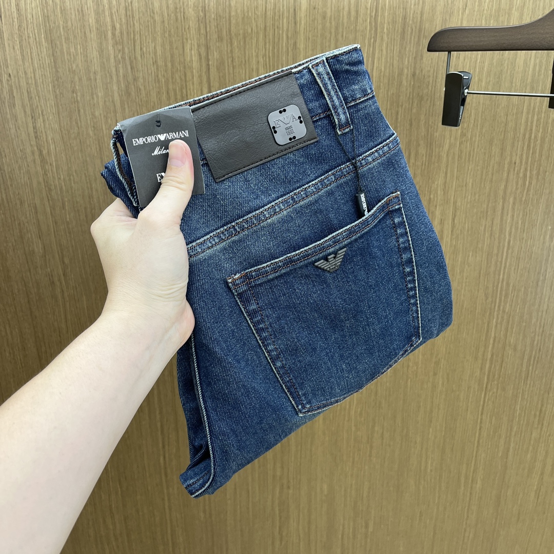NO:527933,Autumn and Winter AJ High-end Quality 25ss Autumn and Winter Latest Dandong Jeans are available at the counter at the same time Original custom reproduction Customer-supplied hardware and accessories Original quality Imported denim fabric heavy-working washing, fine workmanship wiring, excellent upper body FBD preferred items!  SIZE:30-38 None 35 37,,jeans,alexander wang19860909秋冬 AJ 高端品质 25ss秋冬最新款丹东牛仔裤 柜台同步发售 原版定制复刻 客供五金辅料 原单品质 进口牛仔面料重工洗水 做工走线精细 上身绝佳 fbd优选单品！ SIZE:30-38无35 37,,jeans,alexander wang,Men's clothing