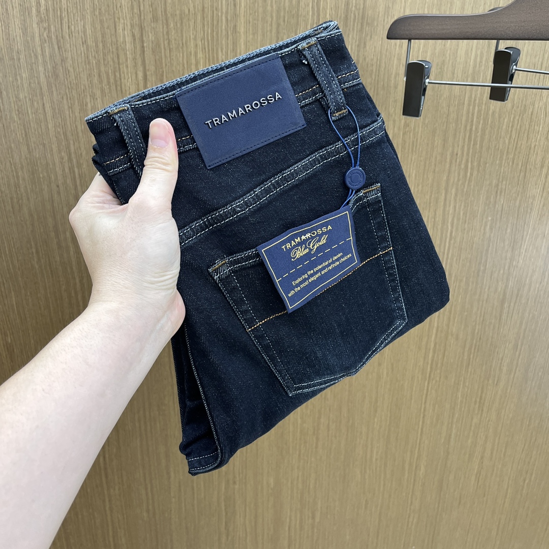 NO:527936,Autumn and winter TM high-end quality 25ss autumn and winter latest Dandong jeans are available at the counter simultaneously. Original custom reproduction. Customer-supplied hardware and accessories. Original quality. Imported denim fabric heavy-working washing. Fine workmanship and excellent upper body fbd preferred items!  SIZE:30-38 None 35 37,,jeans,alexander wang19860909秋冬 TM高端品质 25ss秋冬最新款丹东牛仔裤 柜台同步发售 原版定制复刻 客供五金辅料 原单品质 进口牛仔面料重工洗水 做工走线精细 上身绝佳 fbd优选单品！ SIZE:30-38无35 37,,jeans,alexander wang,Men's clothing