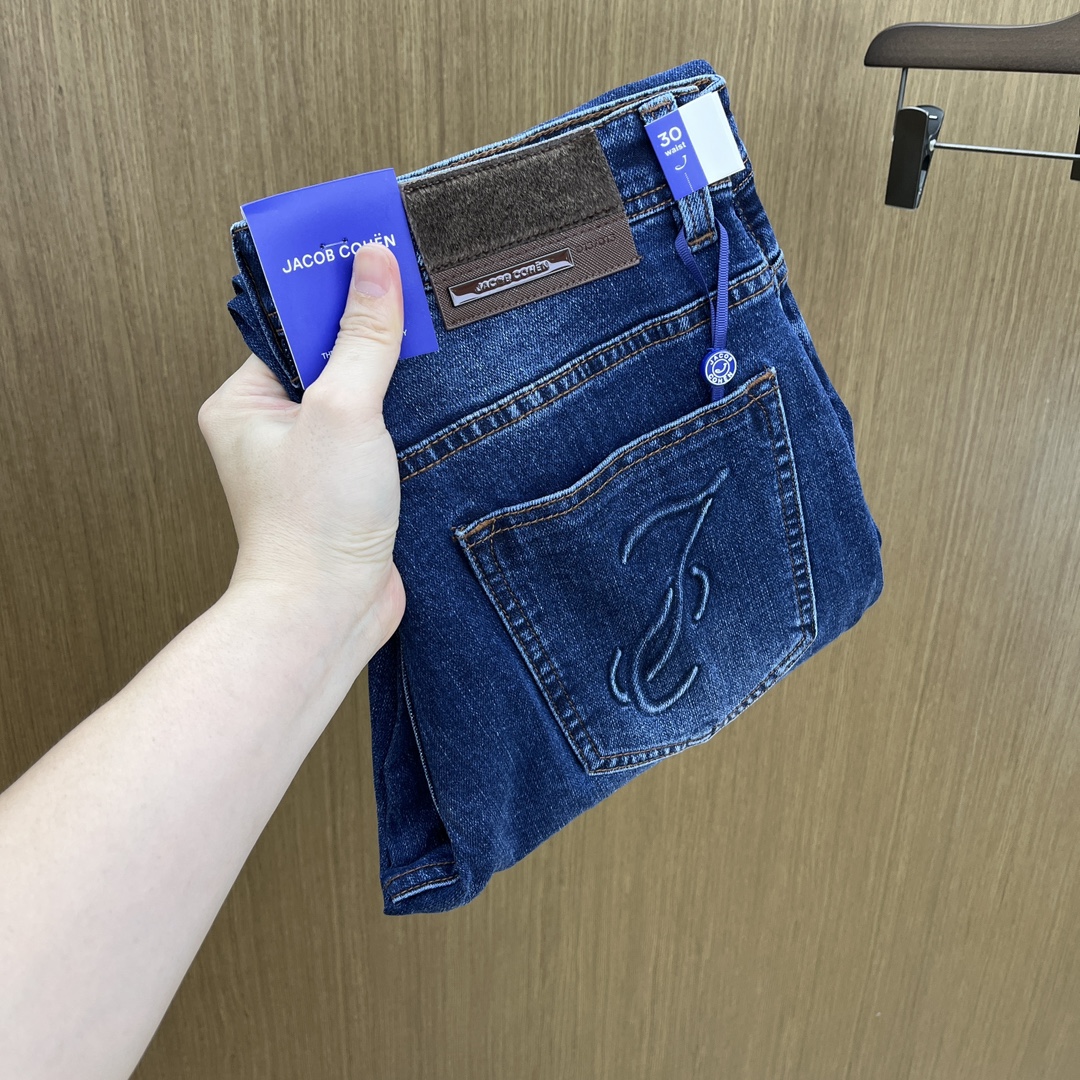 NO:527915,Autumn and Winter JC High-end Quality 25ss Autumn and Winter Latest Dandong Jeans are available at the counter simultaneously. Original custom reproduction. Customer-supplied hardware and accessories. Original quality. Imported denim fabric heavy-working washing. Fine workmanship and excellent upper body fbd preferred items!  SIZE:30-38 None 35 37,,jeans,alexander wang19860909秋冬 JC 高端品质 25ss秋冬最新款丹东牛仔裤 柜台同步发售 原版定制复刻 客供五金辅料 原单品质 进口牛仔面料重工洗水 做工走线精细 上身绝佳 fbd优选单品！ SIZE:30-38无35 37,,jeans,alexander wang,Men's clothing