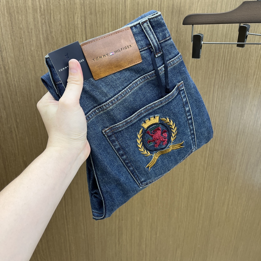 NO:527922,TOM high-end quality 25ss autumn and winter latest Dandong jeans are available at the counter simultaneously. Original custom reproduction. Customer-supplied hardware and accessories. Original quality. Imported denim fabric heavy-working and fine line. Excellent upper body fbd preferred items!  SIZE:30-38 None 35 37,,tom ford,jeans,alexander wang19860909秋冬 TOM 高端品质 25ss秋冬最新款丹东牛仔裤 柜台同步发售 原版定制复刻 客供五金辅料 原单品质 进口牛仔面料重工洗水 做工走线精细 上身绝佳 fbd优选单品！ SIZE:30-38无35 37,,tom ford,jeans,alexander wang,Men's clothing