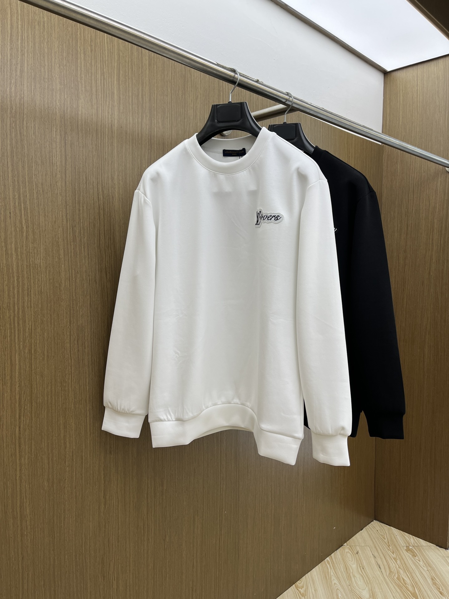 NO:529232,Autumn and Winter LV FW autumn and Winter new printed round neck terry sweatshirts are made of high-end brand fabric 380 grams terry high gram weight Exclusive customized customer supply High-end quality same style for men and women Official website details Brand logo design Complete three standards Differentiate market currency fyl random comparison Size XS-L Order to report height and weight, louis vuitton, hoodie, sweatshirts, alexander wang19860909秋冬 LV FW秋冬新款印花圆领毛圈卫衣 采用高端大牌面料380克毛圈高克重 独家定制客供 品质高端 男女同款 官网细节 品牌logo设计 三标齐全 区别市场通货 fyl随意对比 尺码XS-L 下单报身高体重,,louis vuitton,hoodie,sweatshirts,alexander wang,Men's clothing