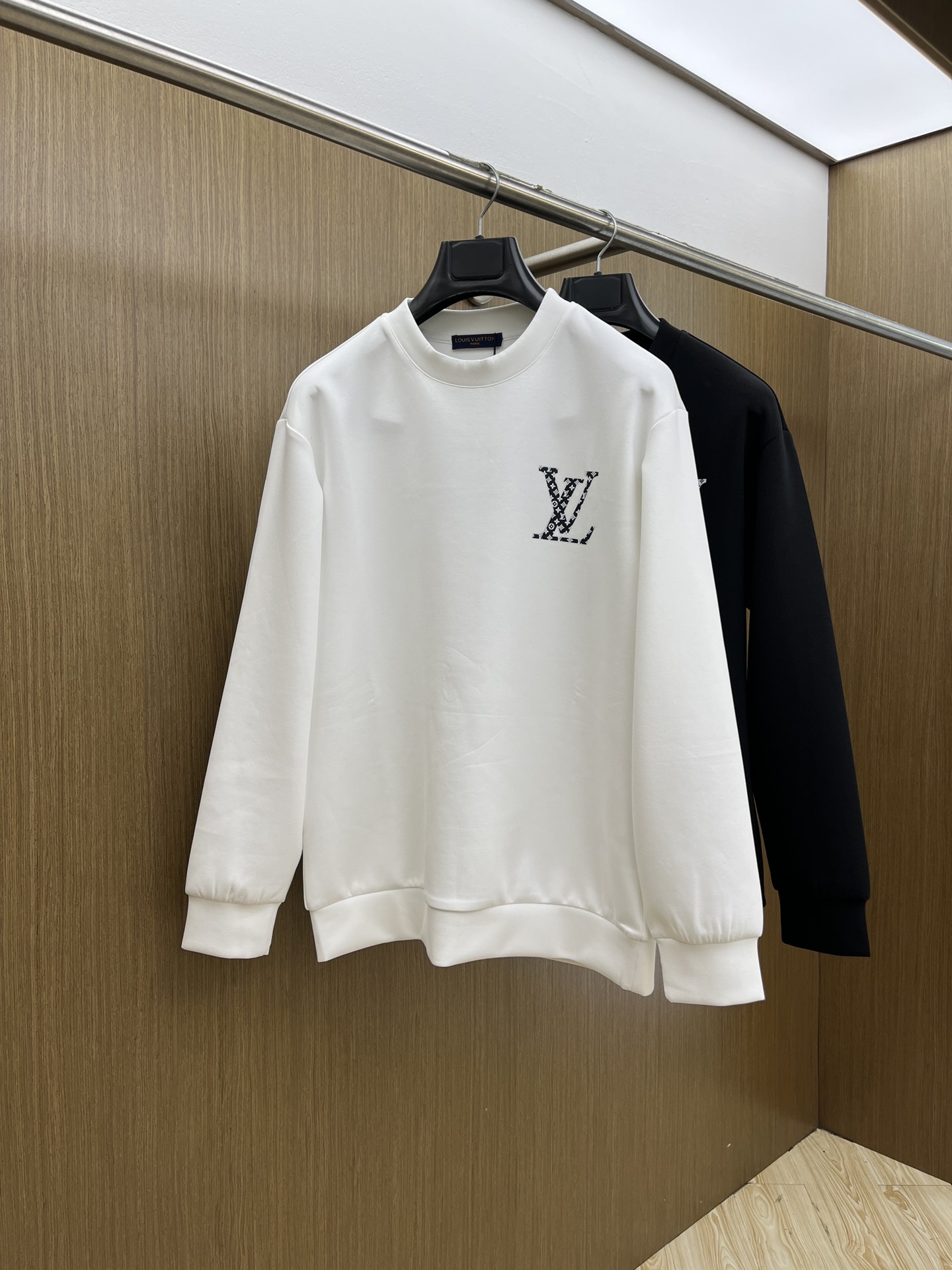 NO:529235,Autumn and Winter LV FW autumn and Winter new printed round neck terry sweatshirts are made of high-end brand fabric 380 grams terry high gram weight Exclusive customized customer supply High-end quality same style for men and women Official website details Brand logo design Complete three standards Differentiate market currency fyl random comparison Size XS-L Order to report height and weight, louis vuitton, hoodie, sweatshirts, alexander wang19860909秋冬 LV FW秋冬新款印花圆领毛圈卫衣 采用高端大牌面料380克毛圈高克重 独家定制客供 品质高端 男女同款 官网细节 品牌logo设计 三标齐全 区别市场通货 fyl随意对比 尺码XS-L 下单报身高体重,,louis vuitton,hoodie,sweatshirts,alexander wang,Men's clothing