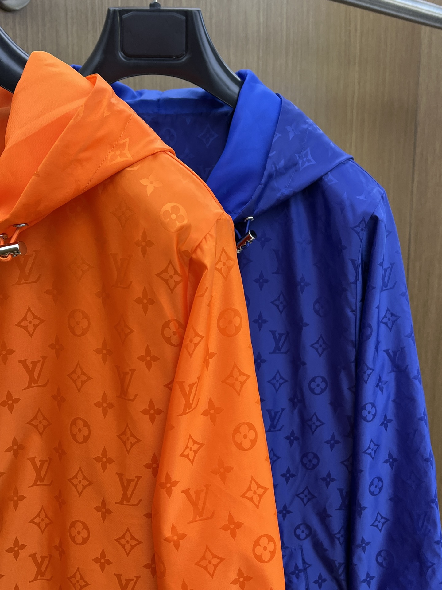 秋冬 2025SS LV 秋冬新品🆕夹克外套 系列专柜定制面料 透气舒适度高，细节无可挑剔，元素设计理念