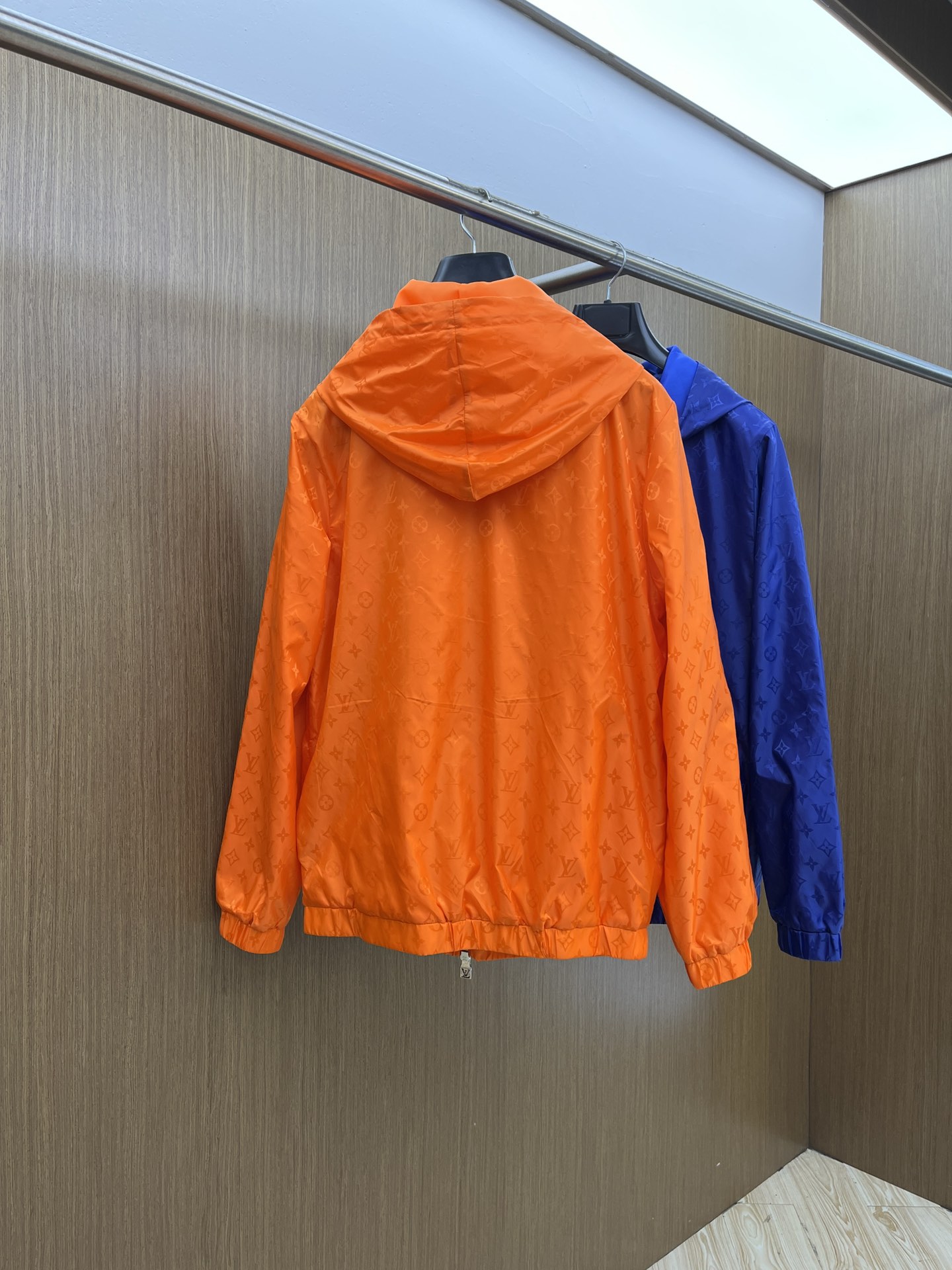 秋冬 2025SS LV 秋冬新品🆕夹克外套 系列专柜定制面料 透气舒适度高，细节无可挑剔，元素设计理念